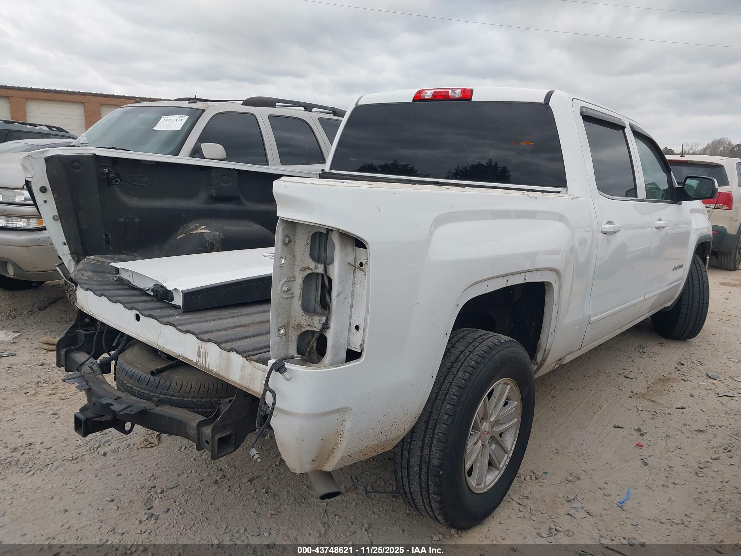 GMC SIERRA image 4
