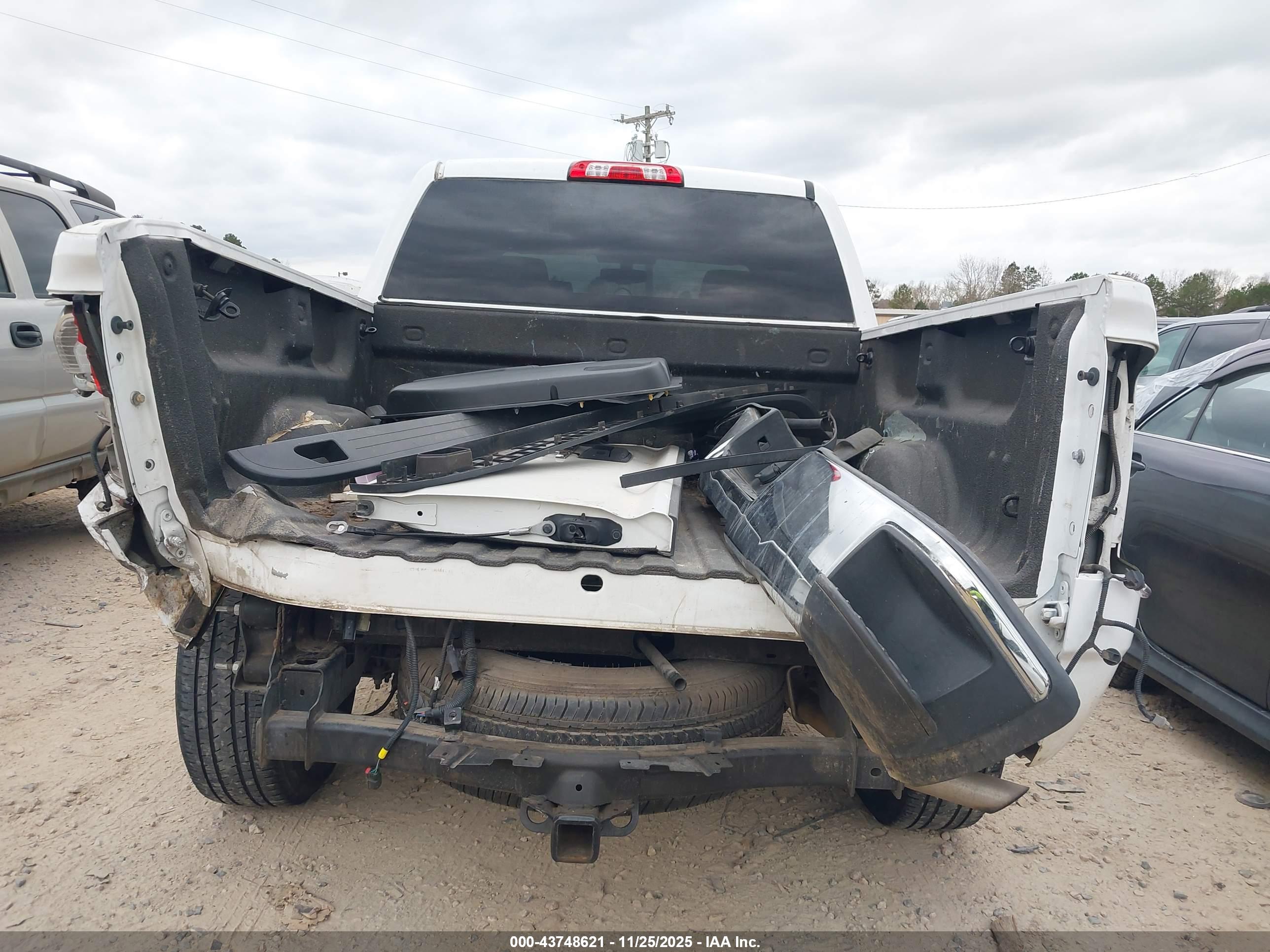 GMC SIERRA image 6