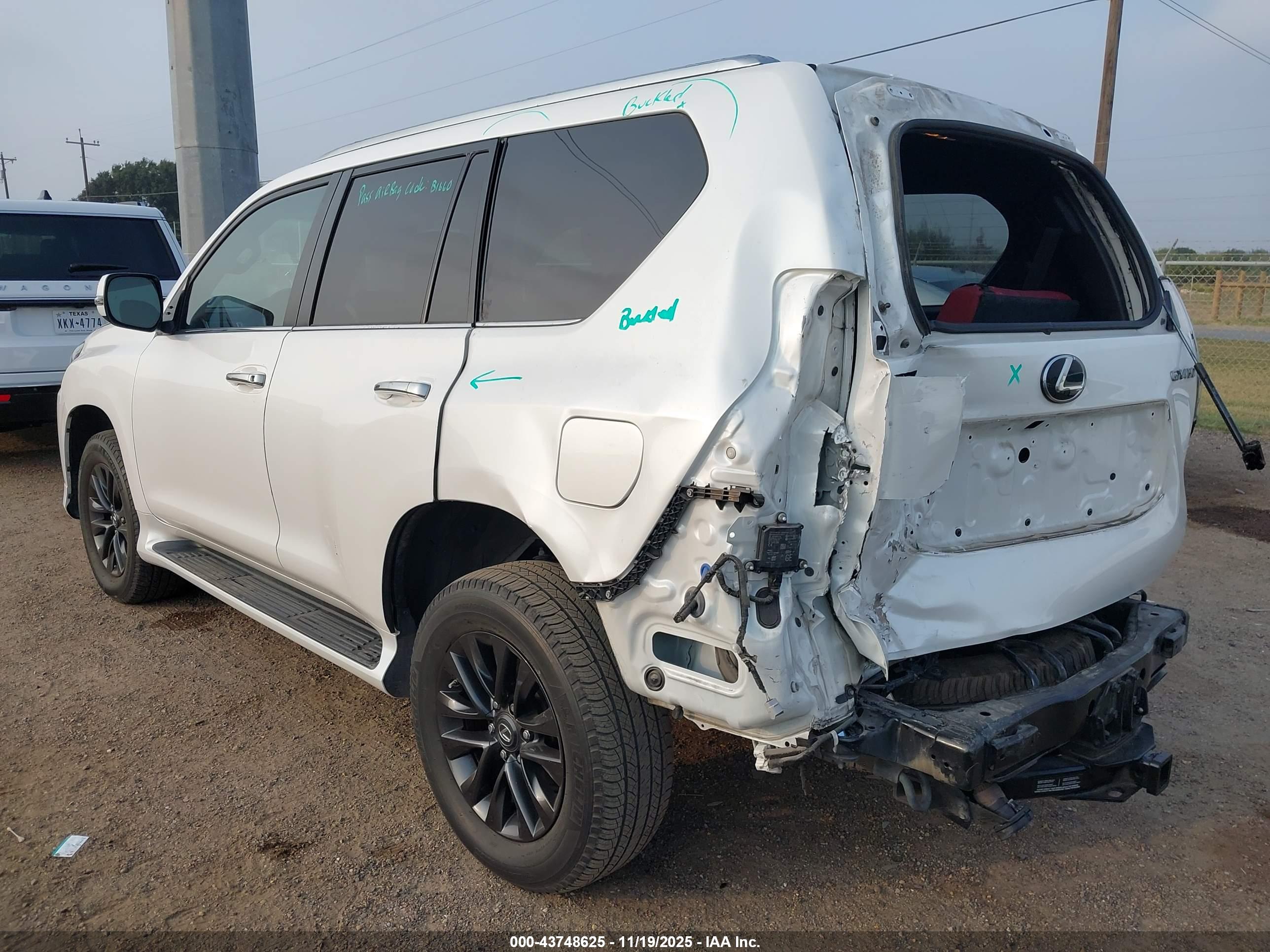 LEXUS GX image 3