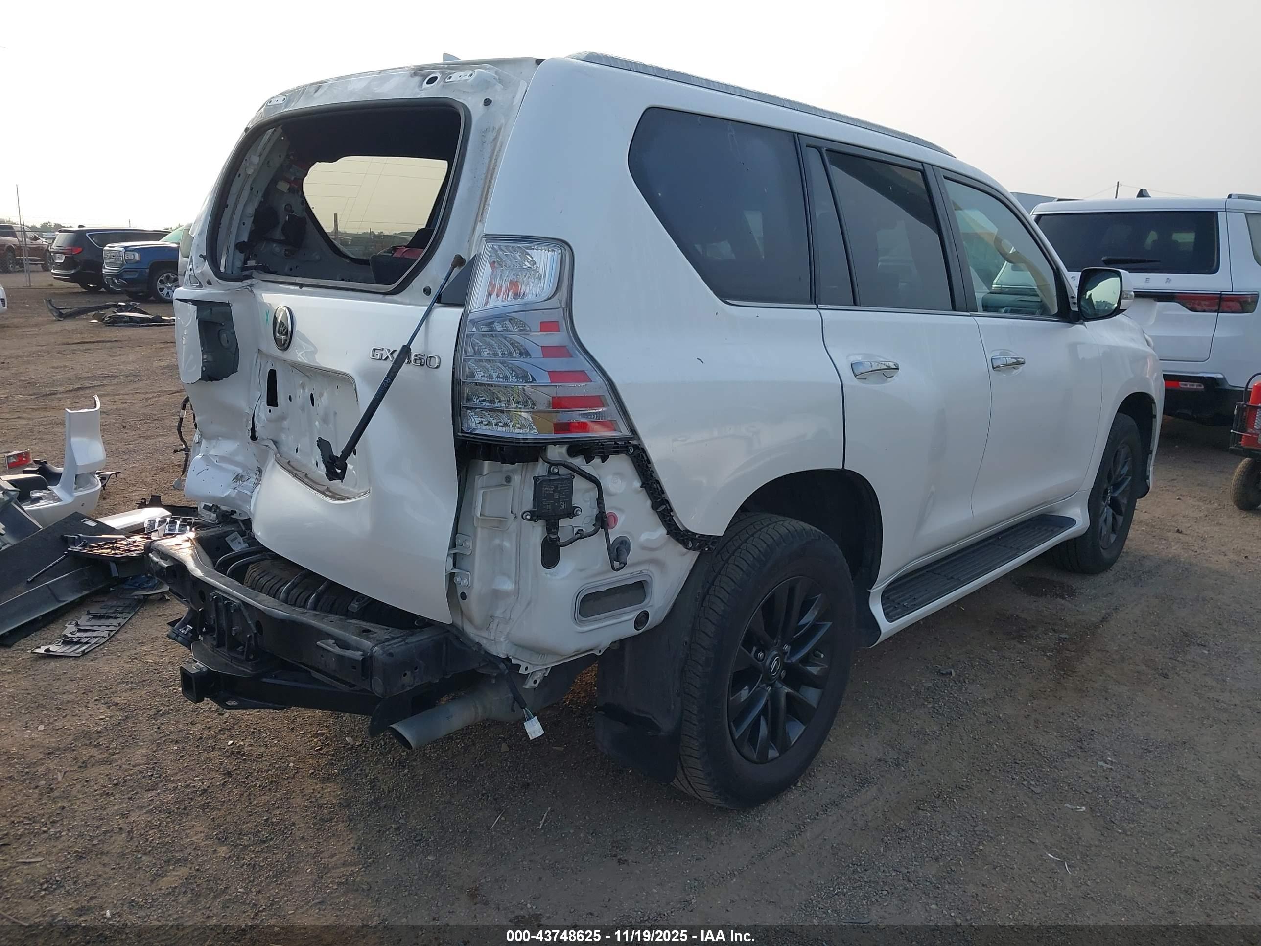 LEXUS GX image 4
