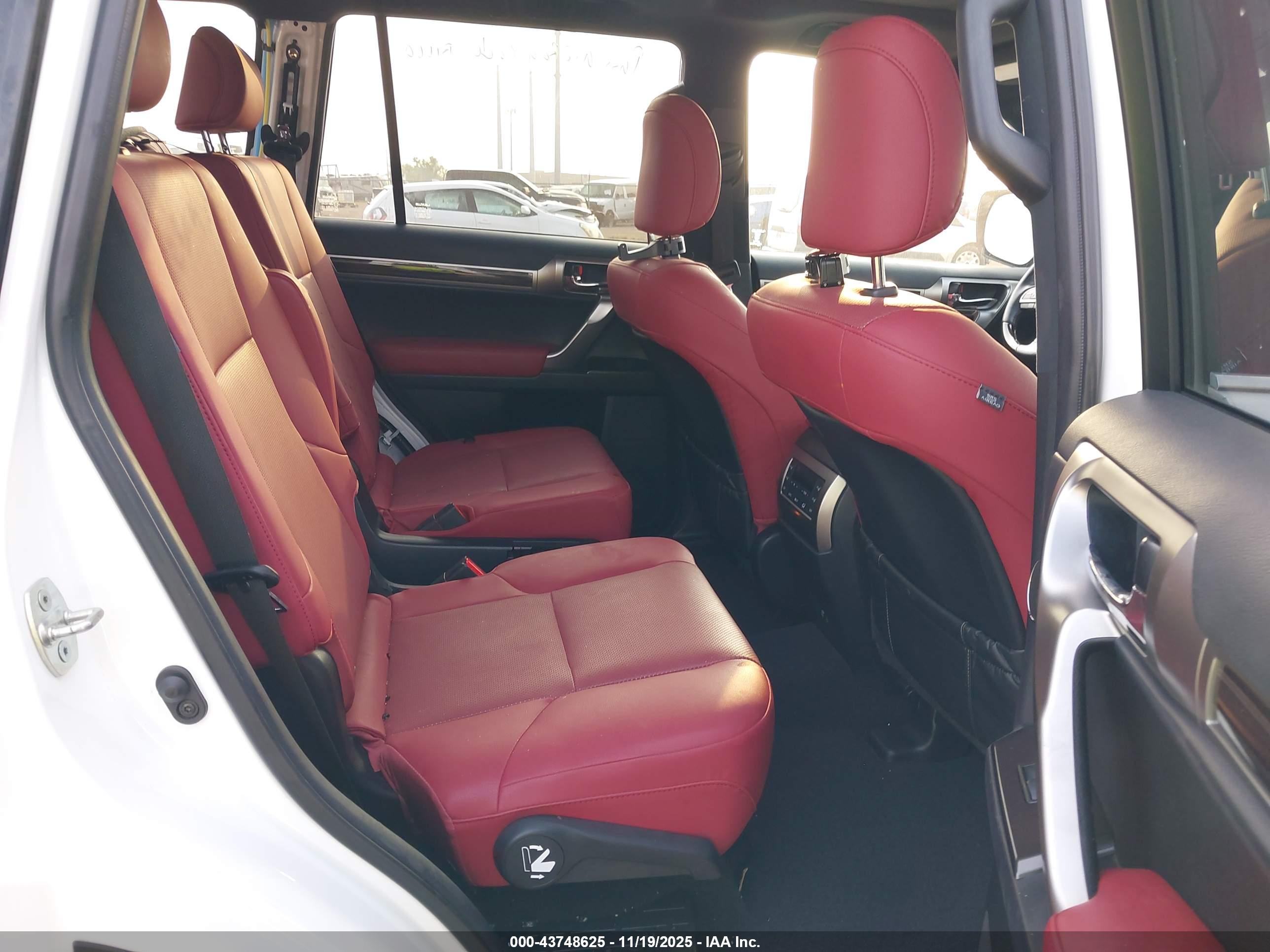 LEXUS GX image 8