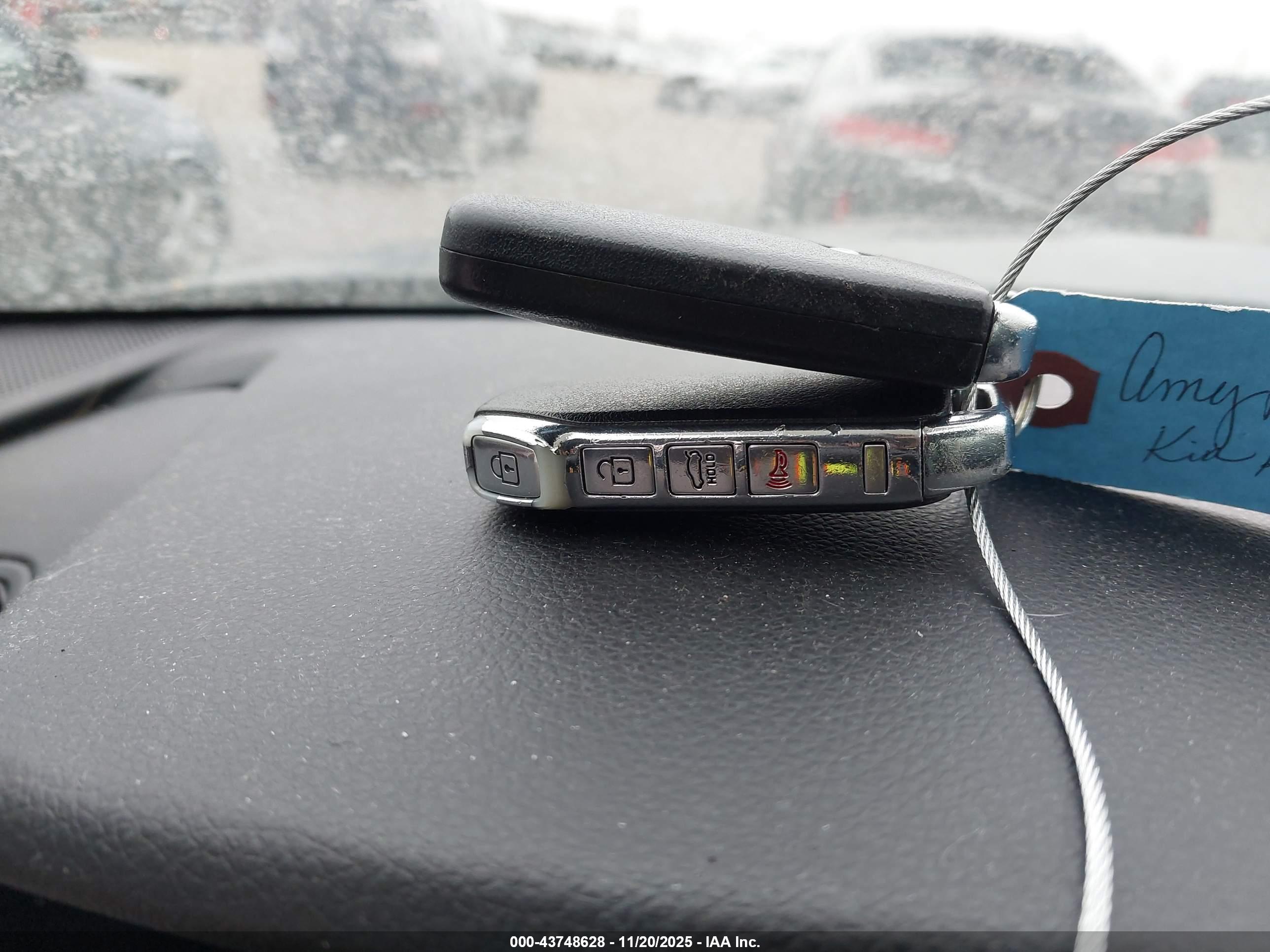 KIA K5 image 11