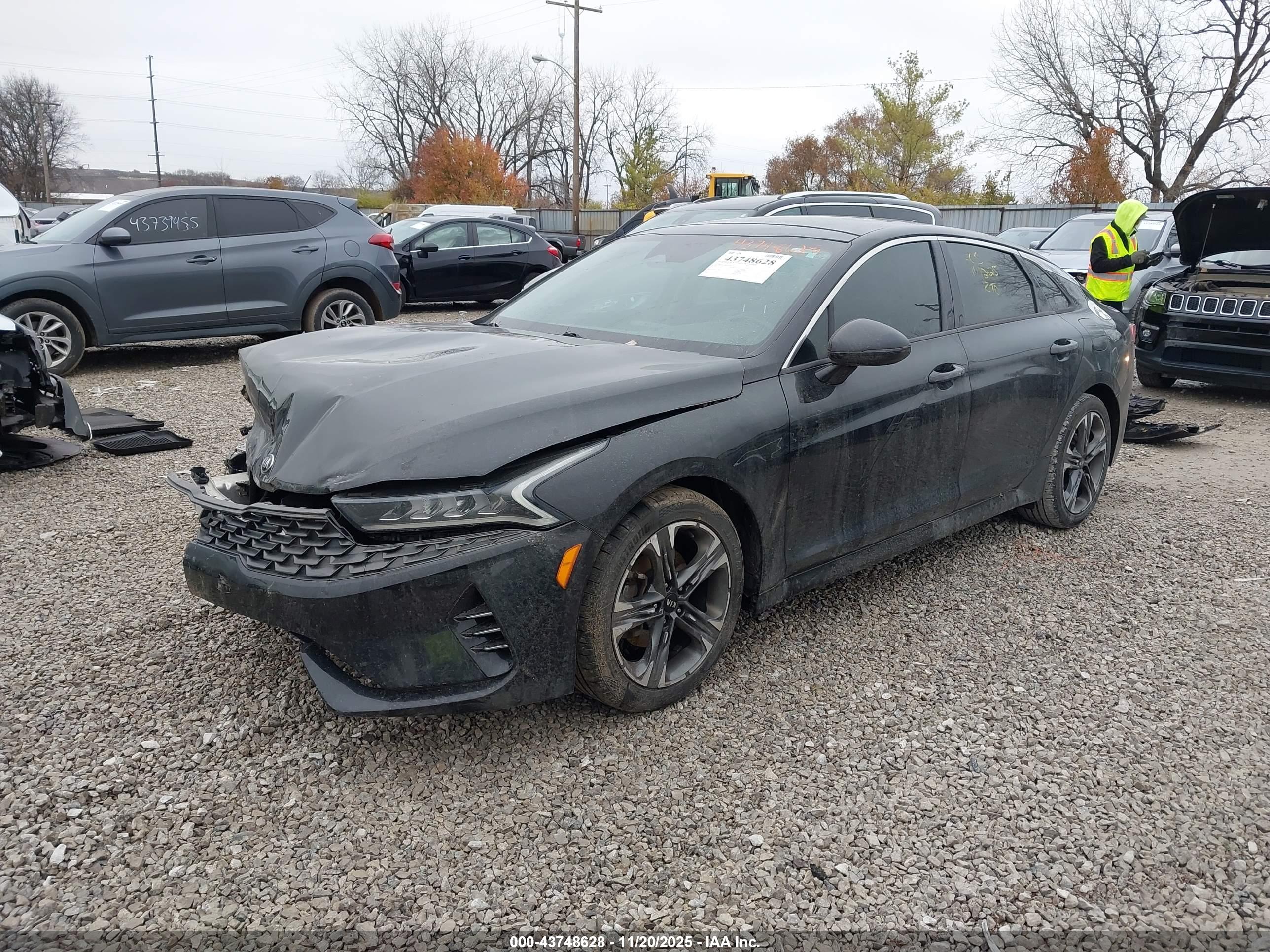 KIA K5 image 2