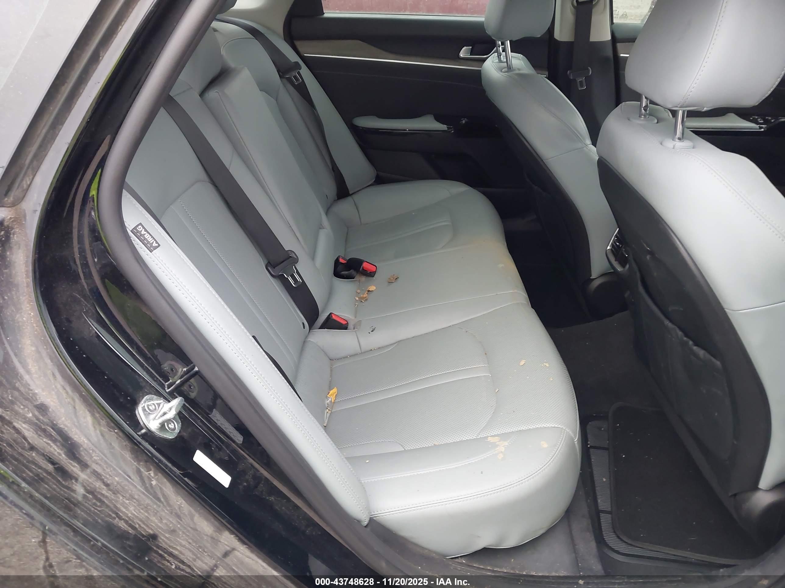 KIA K5 image 8