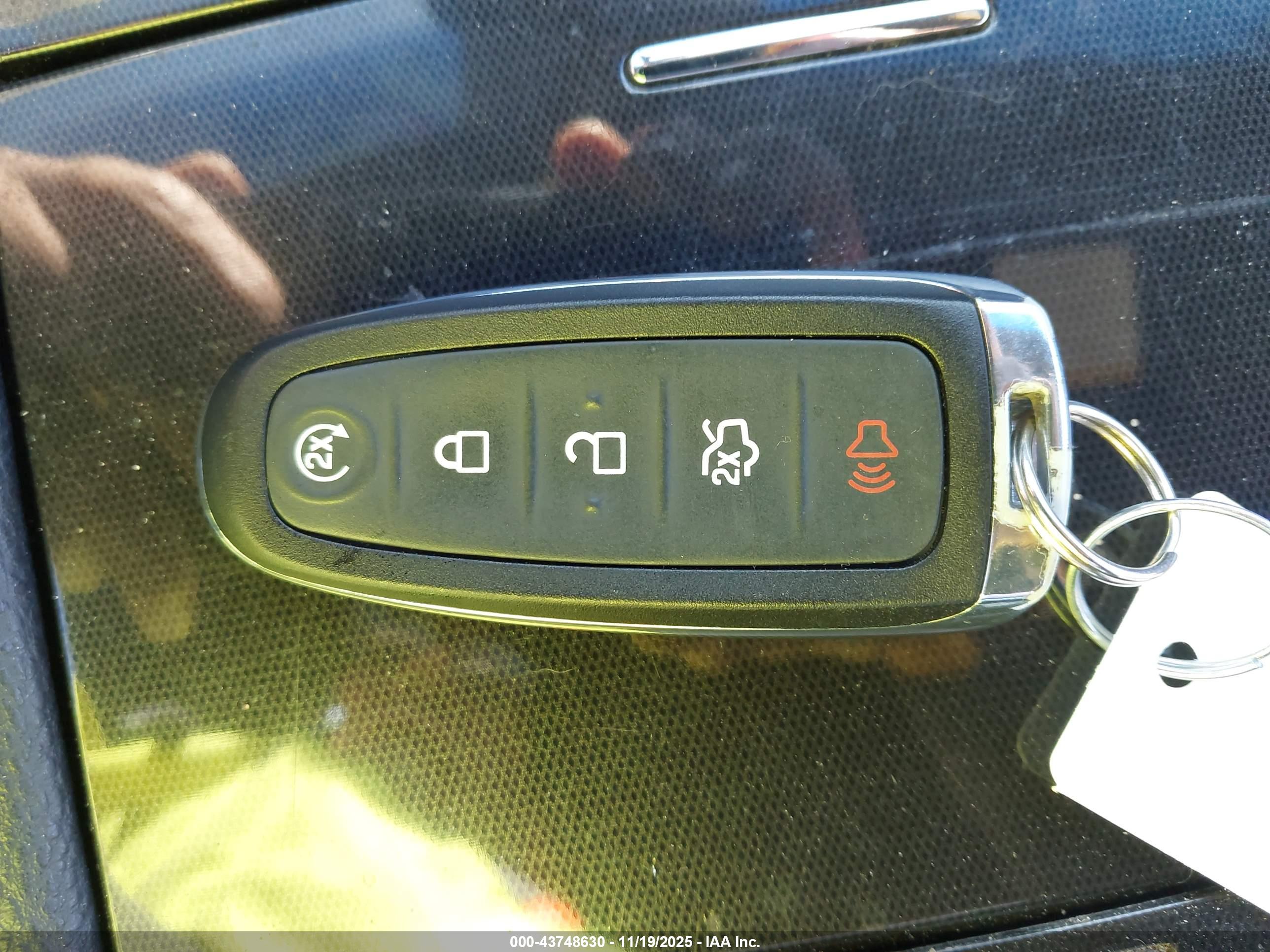 FORD TAURUS image 11