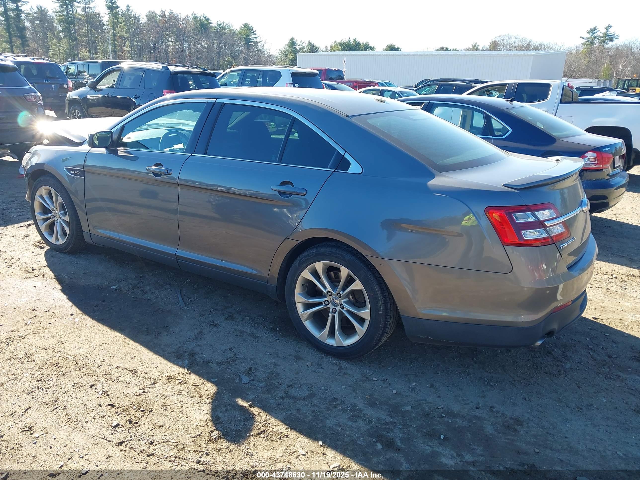 FORD TAURUS image 3