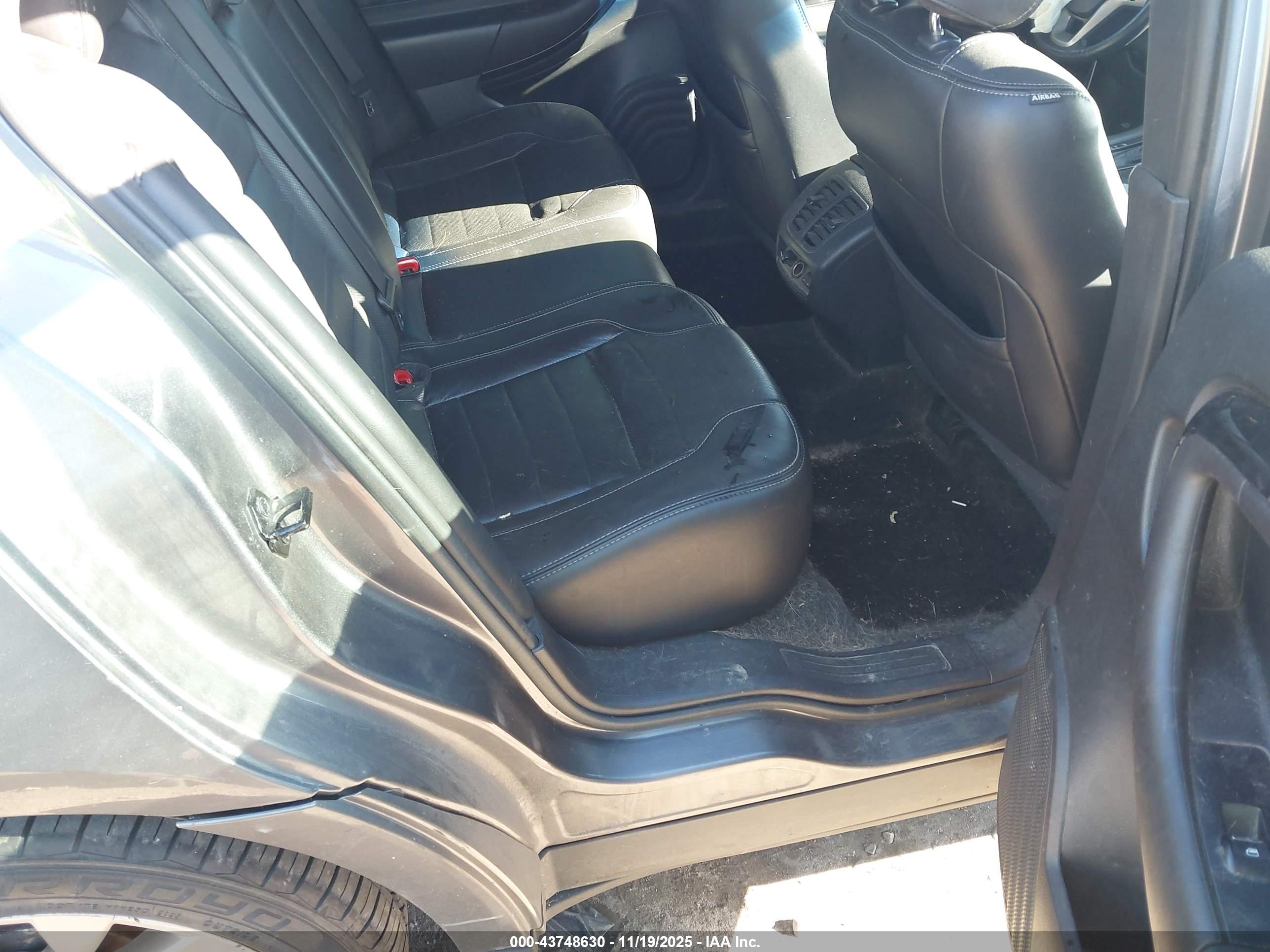 FORD TAURUS image 8