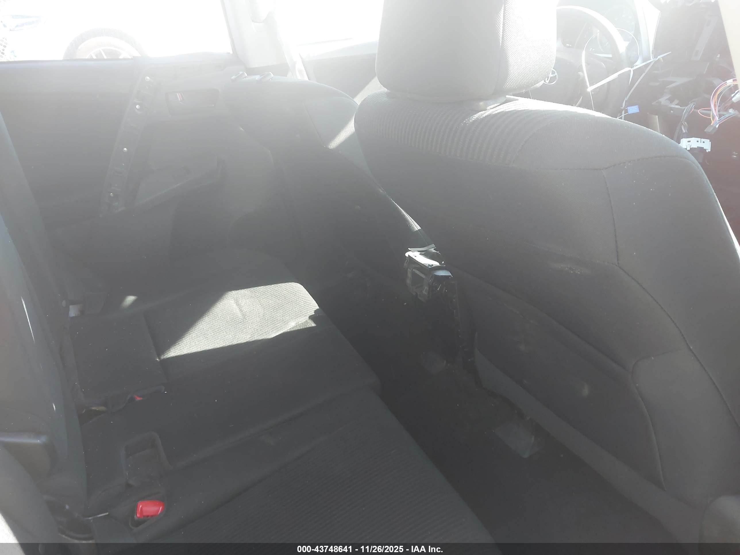 TOYOTA RAV4 image 8