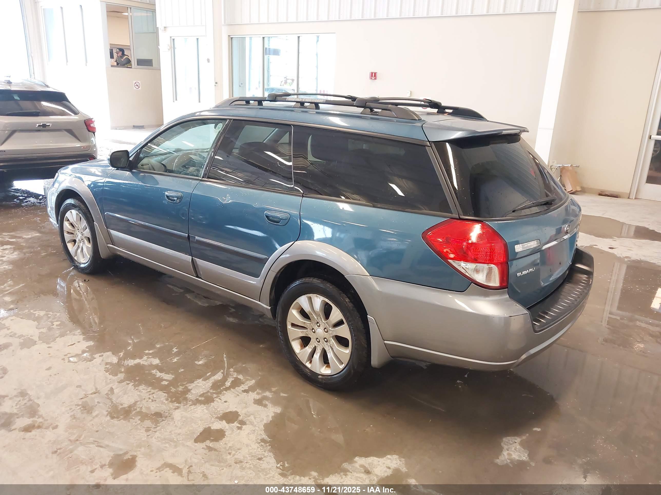 SUBARU OUTBACK image 3