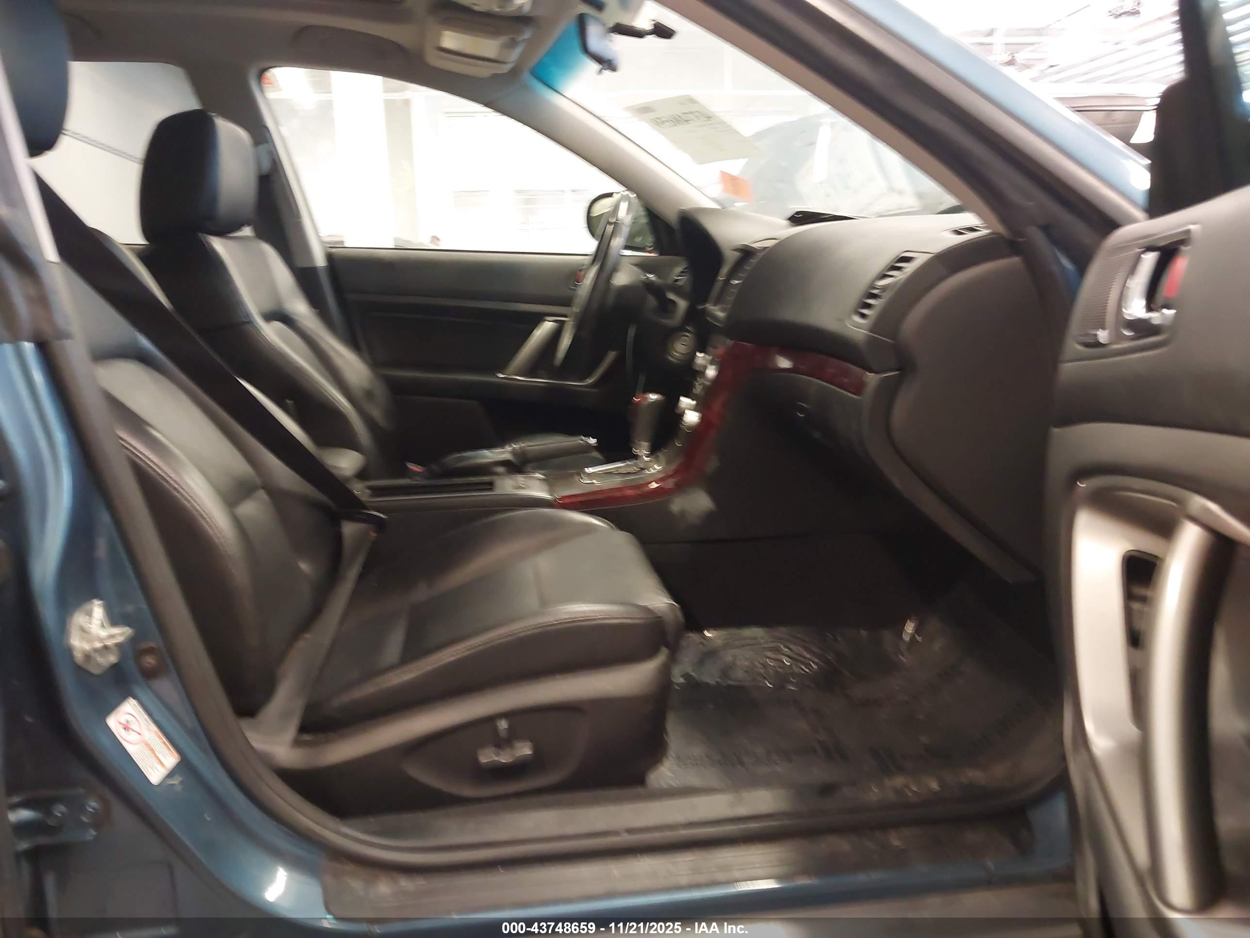 SUBARU OUTBACK image 5