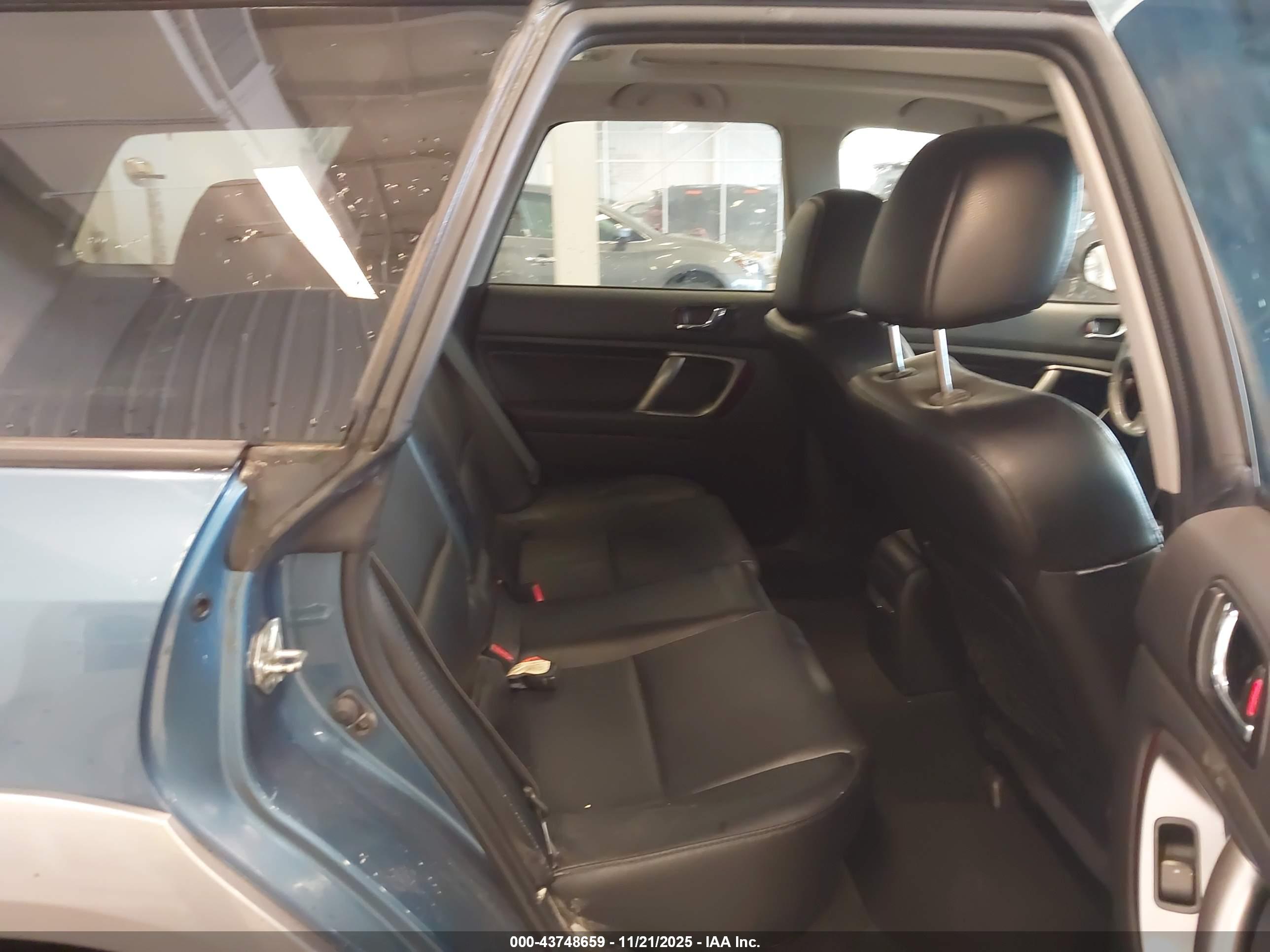 SUBARU OUTBACK image 8