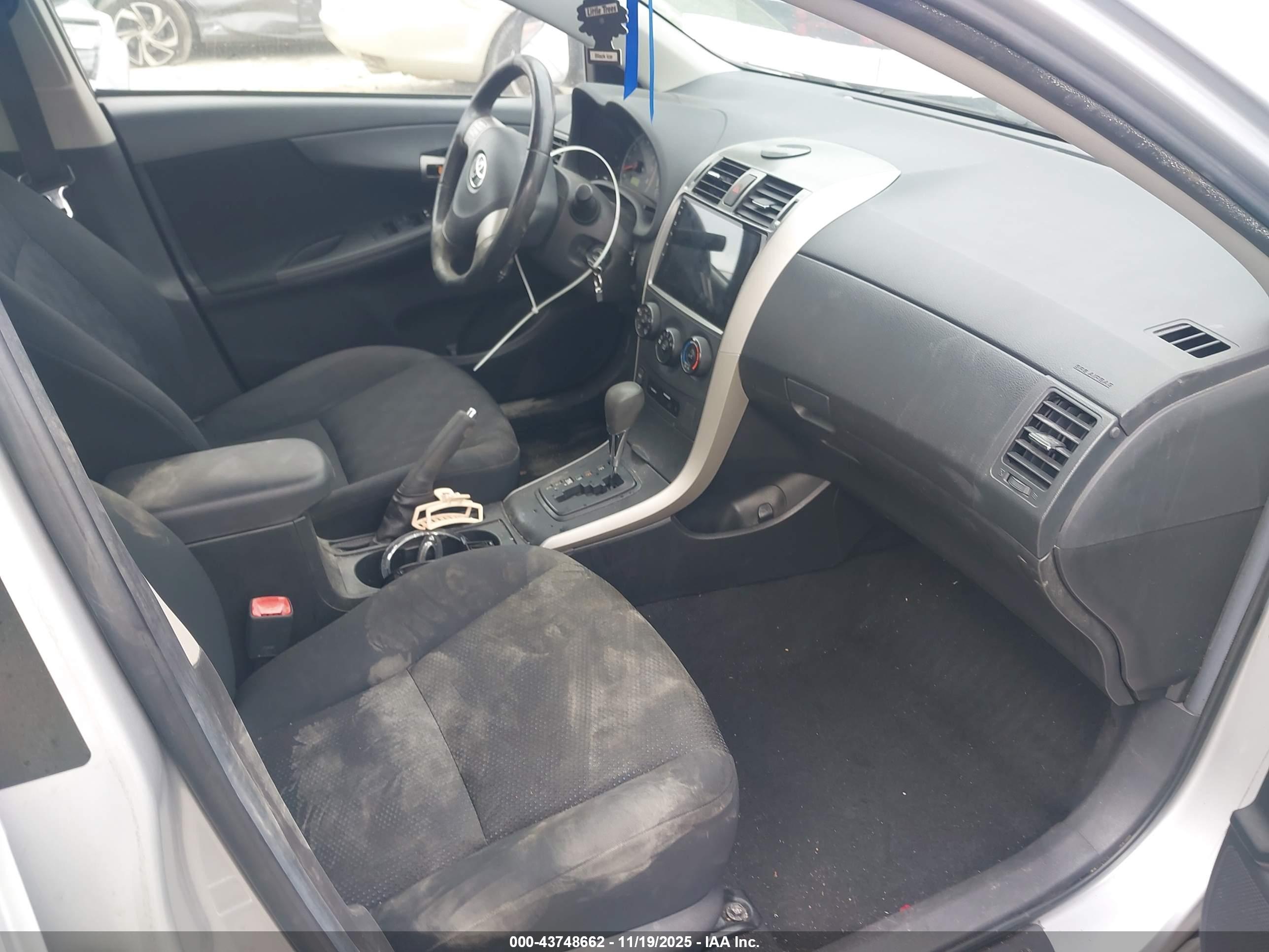 TOYOTA COROLLA image 5