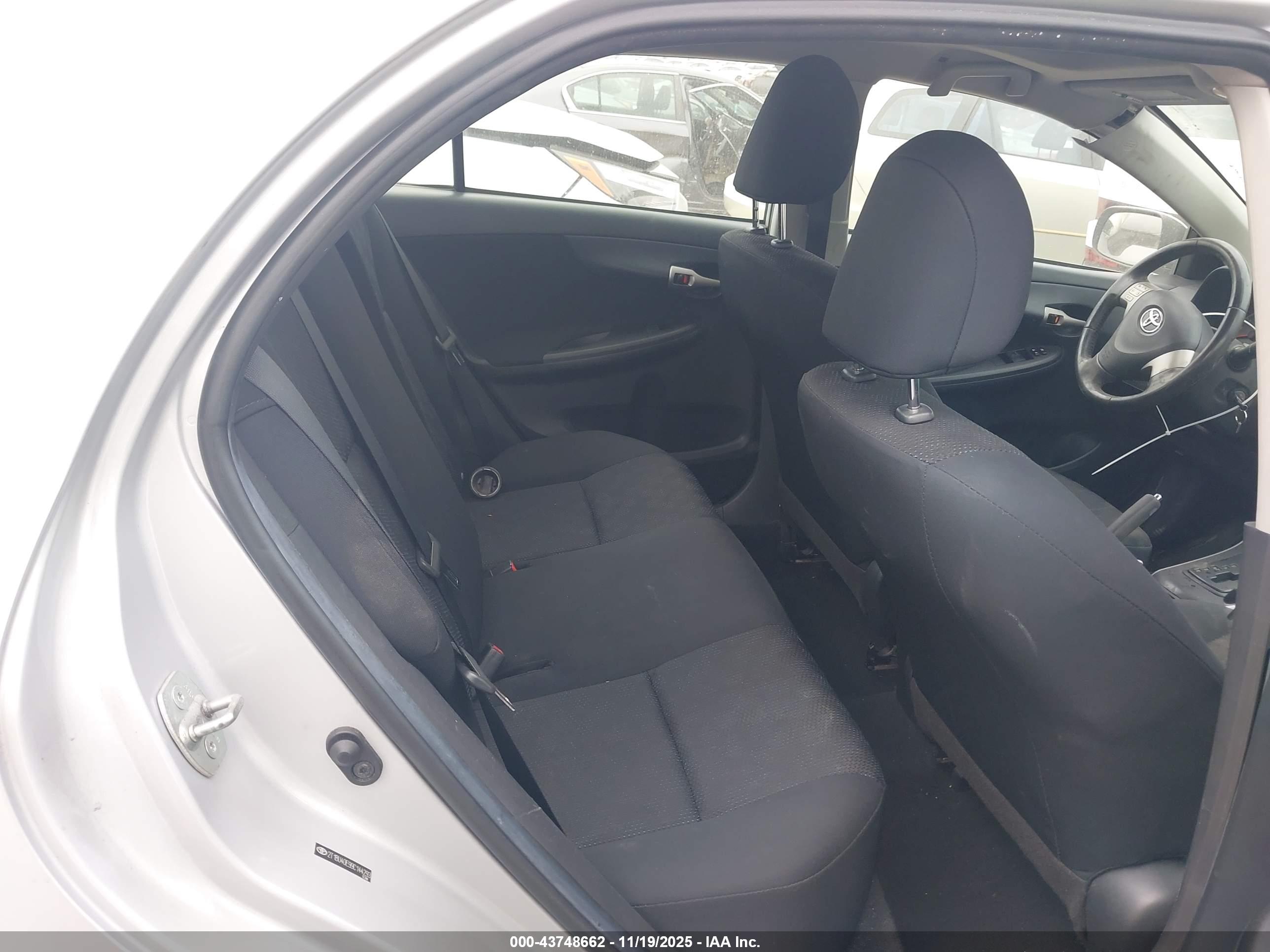 TOYOTA COROLLA image 8