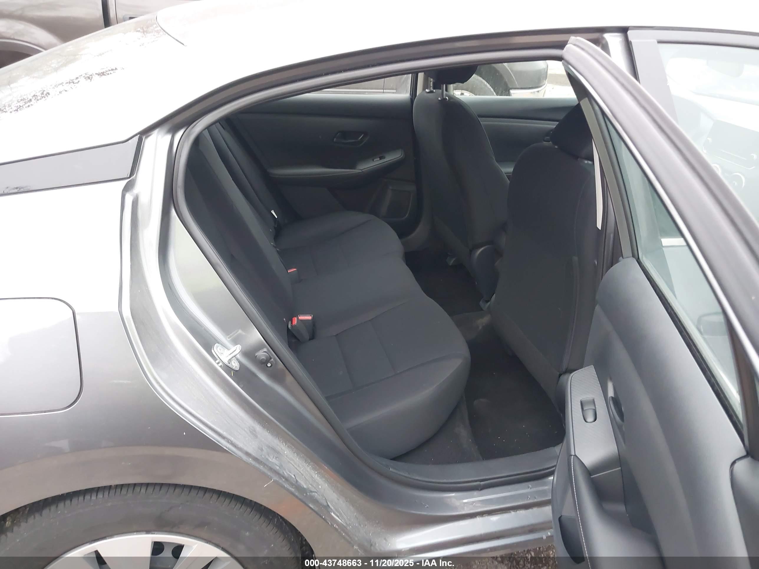 NISSAN SENTRA image 8