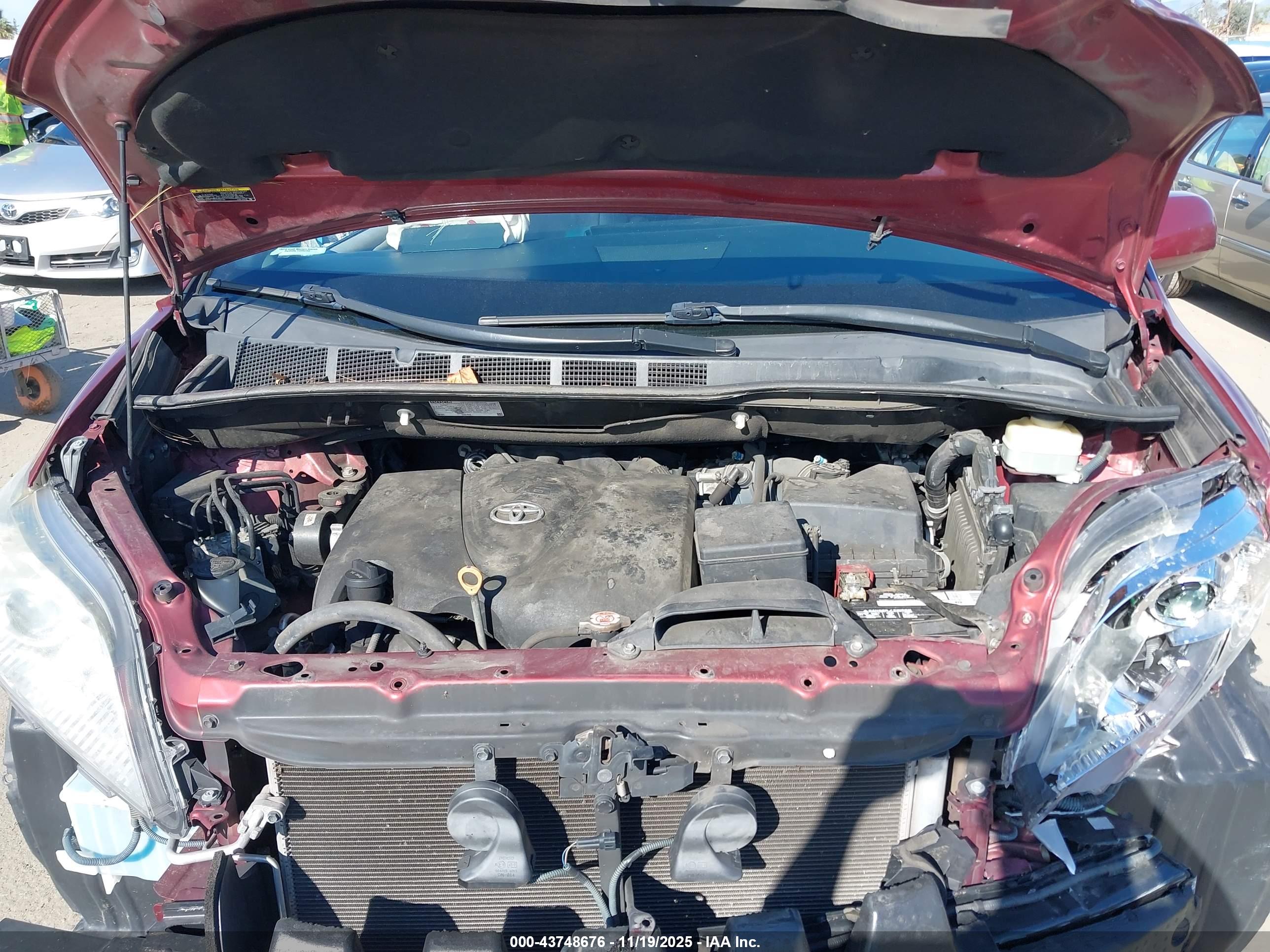 TOYOTA SIENNA image 10