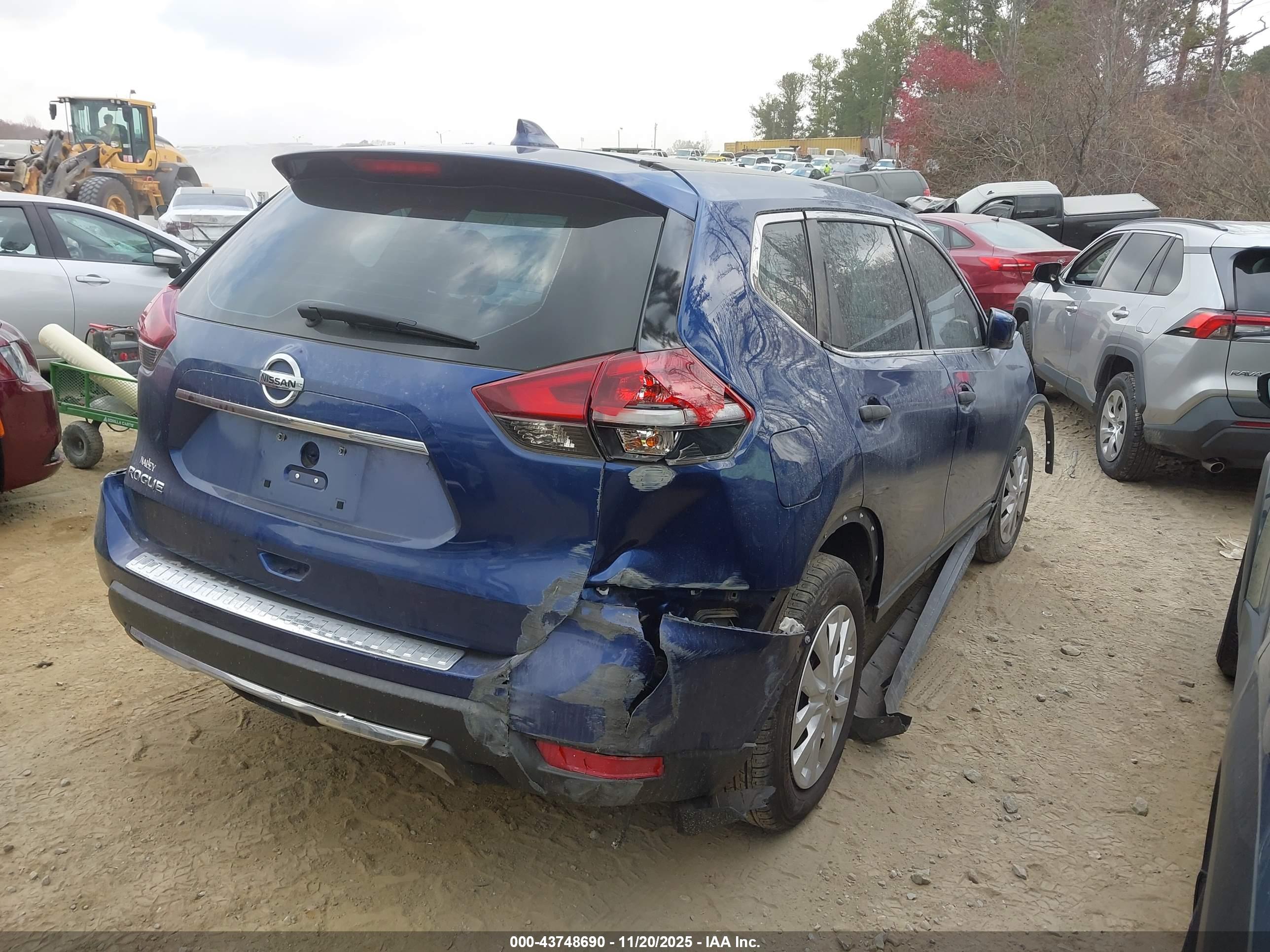 NISSAN ROGUE image 4