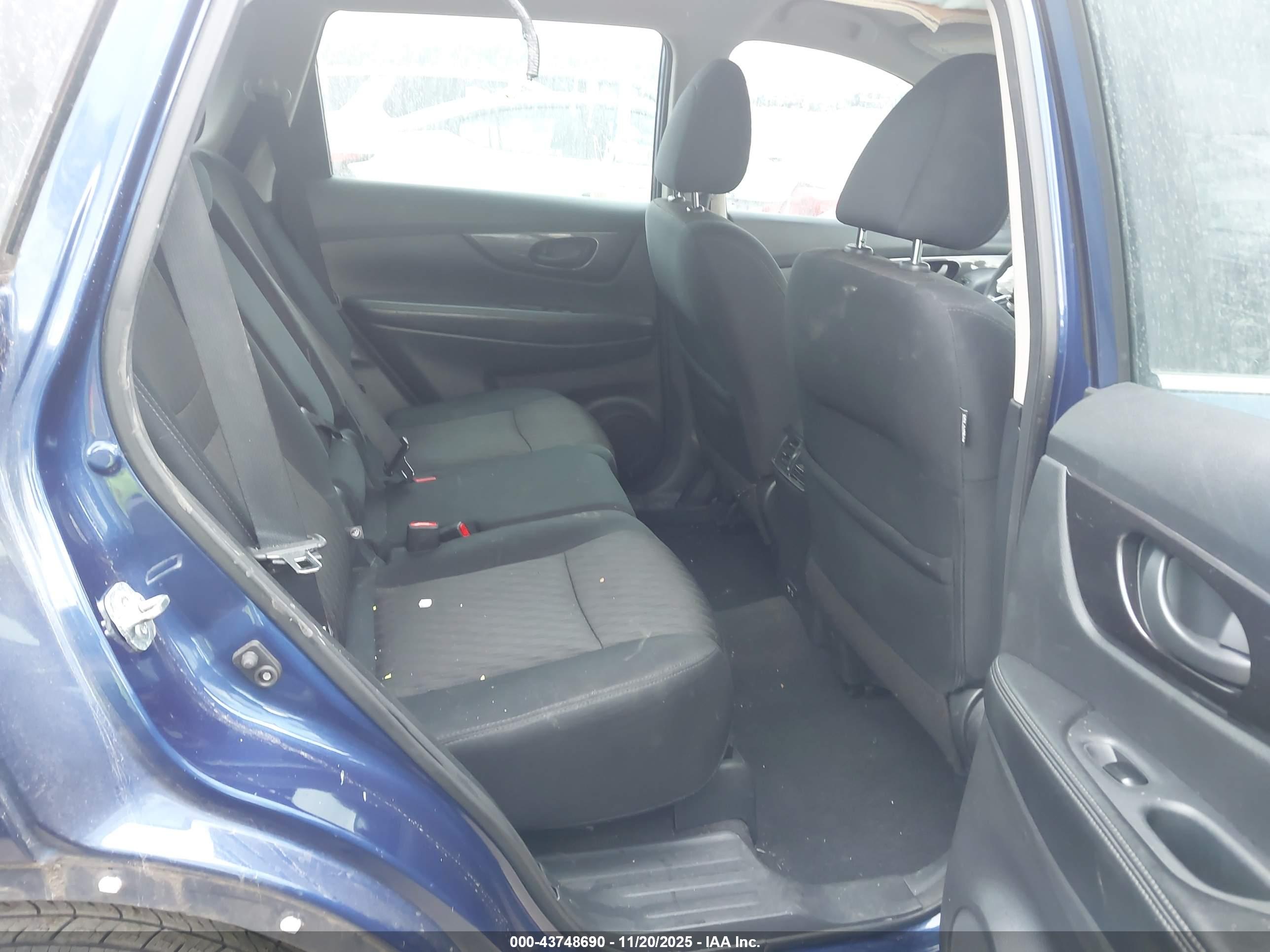 NISSAN ROGUE image 8