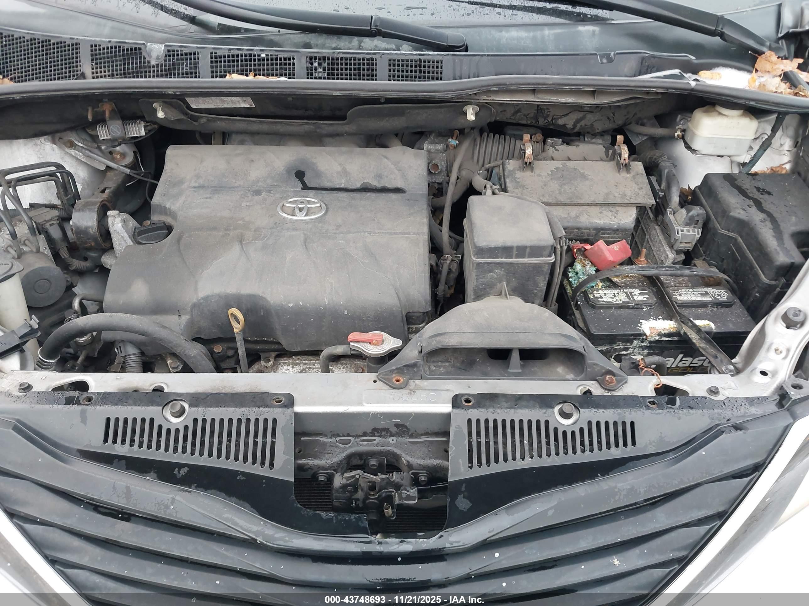 TOYOTA SIENNA image 10
