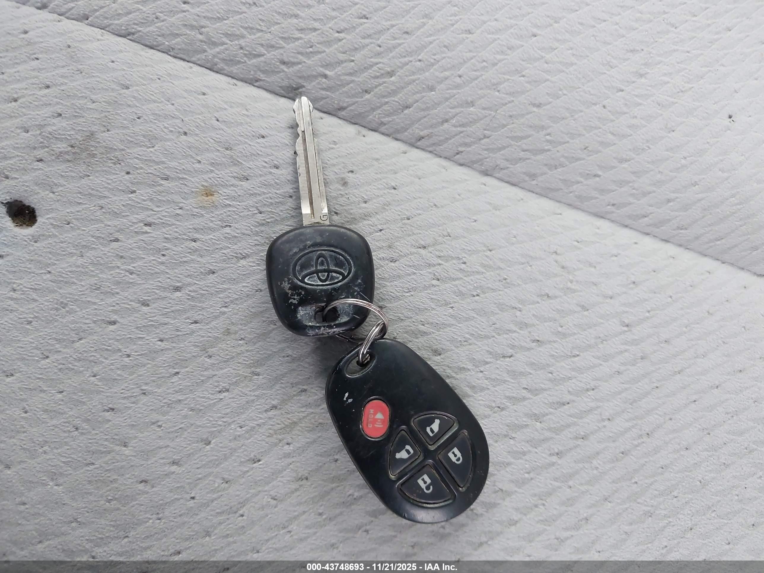 TOYOTA SIENNA image 11