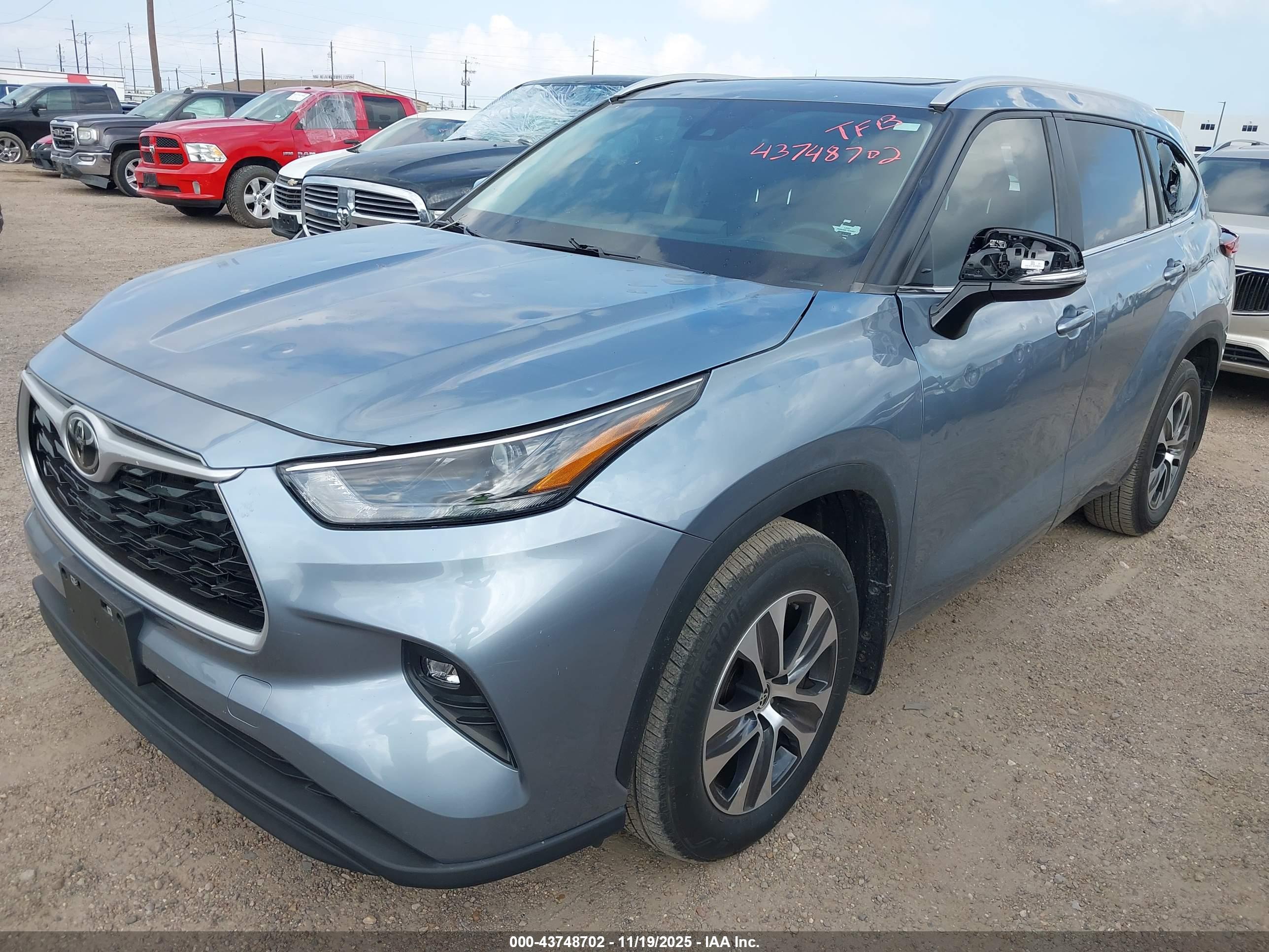 TOYOTA HIGHLANDER image 2