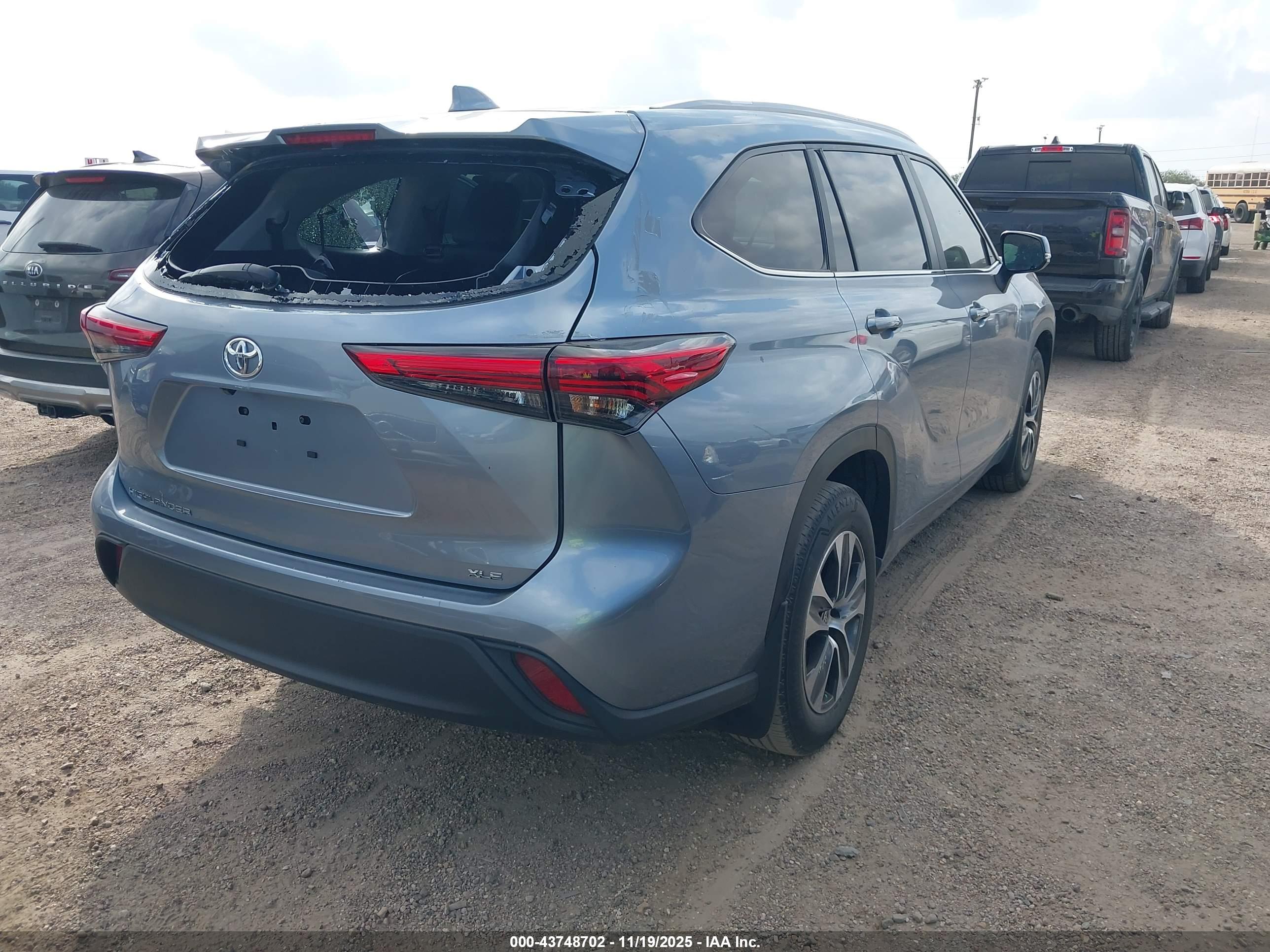 TOYOTA HIGHLANDER image 4