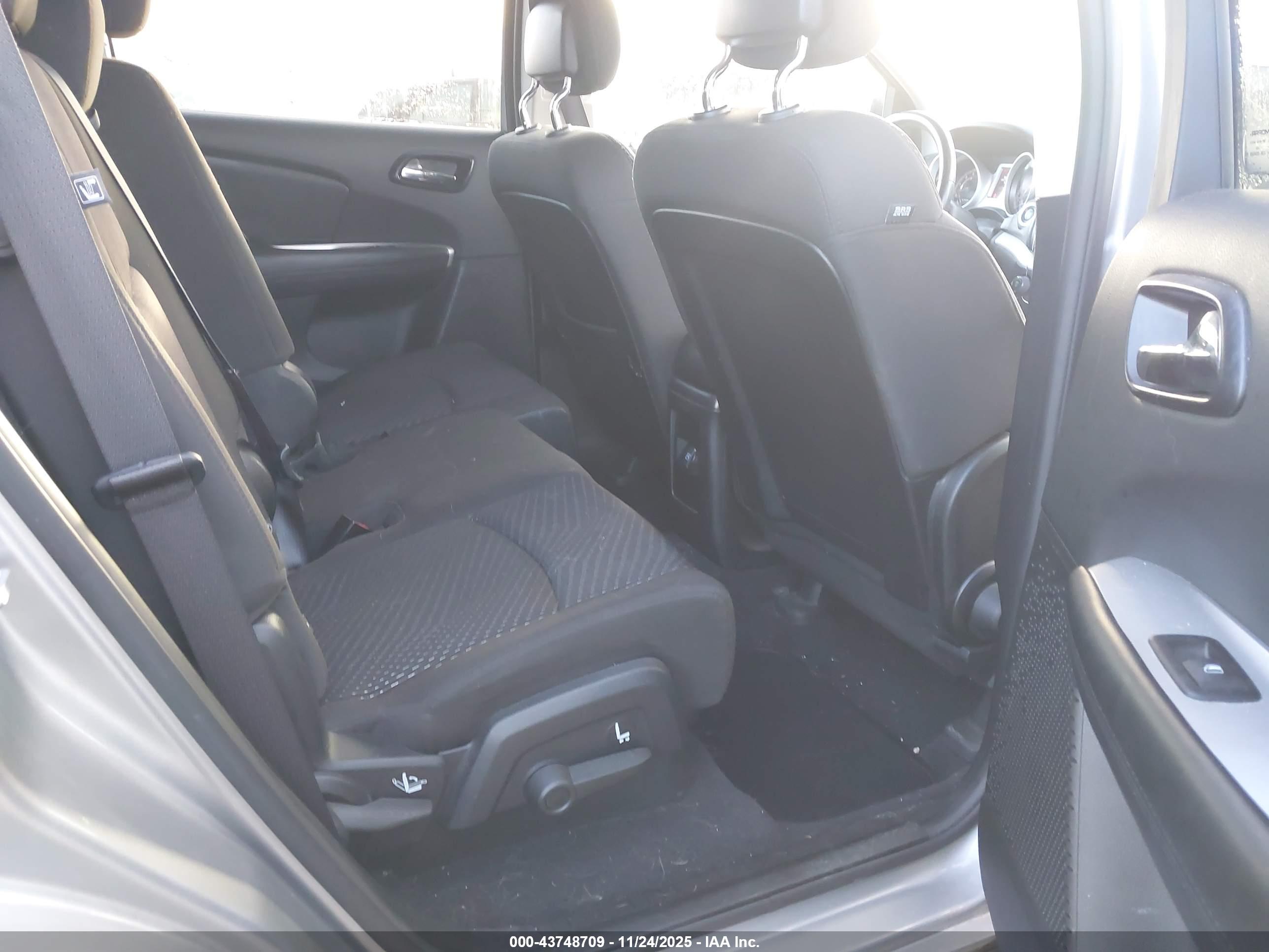 DODGE JOURNEY image 8