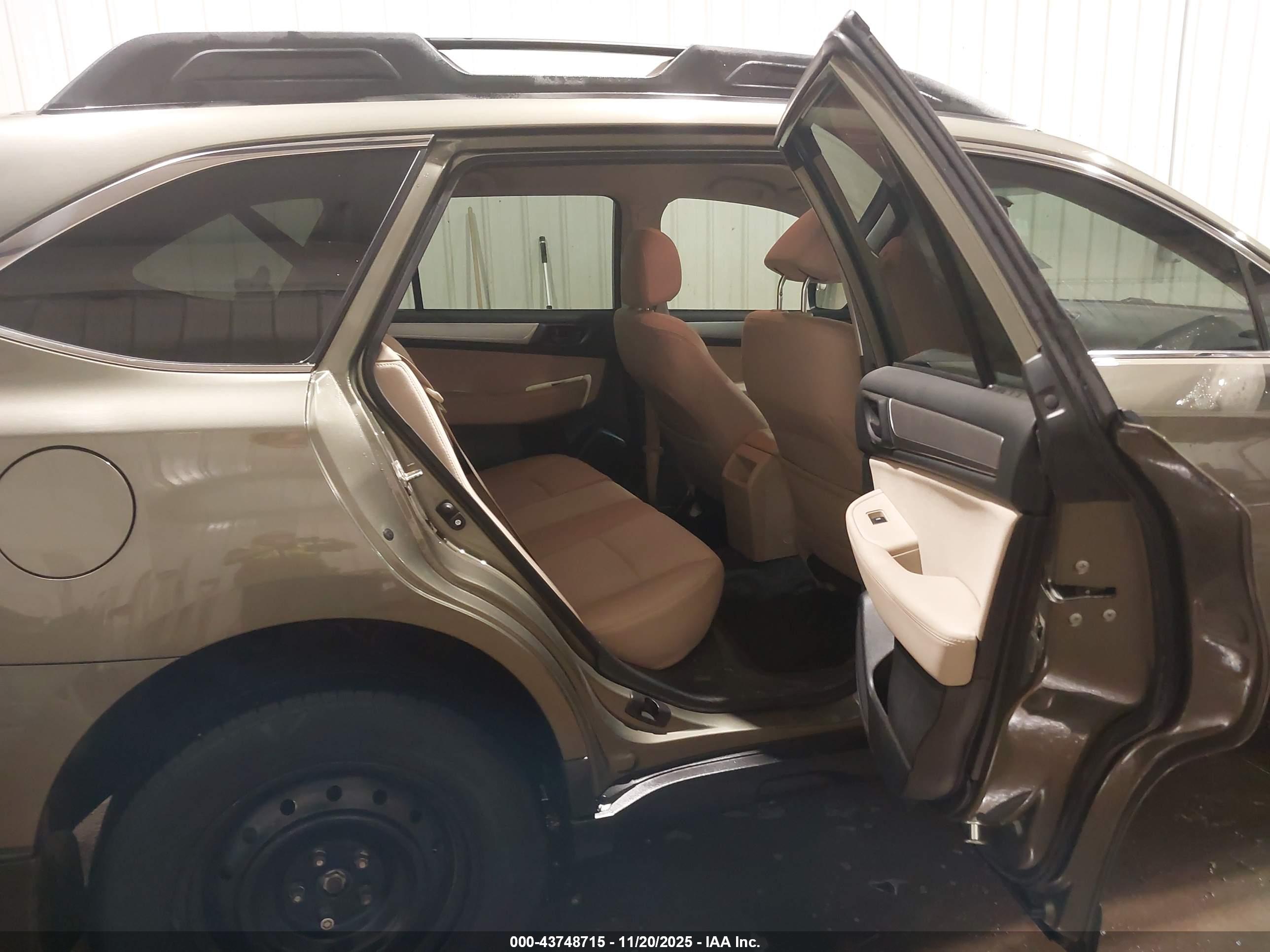 SUBARU OUTBACK image 8