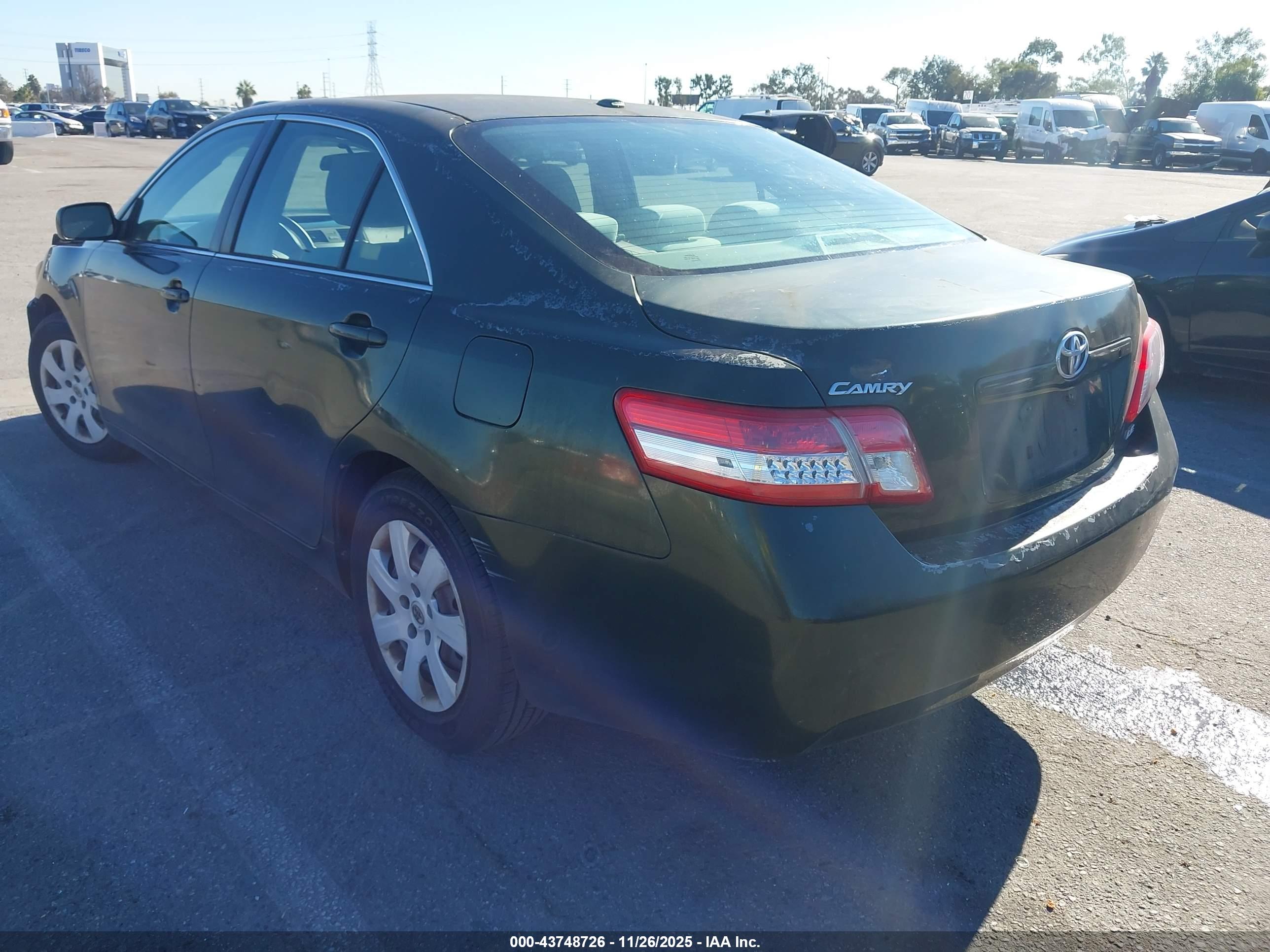 TOYOTA CAMRY image 3