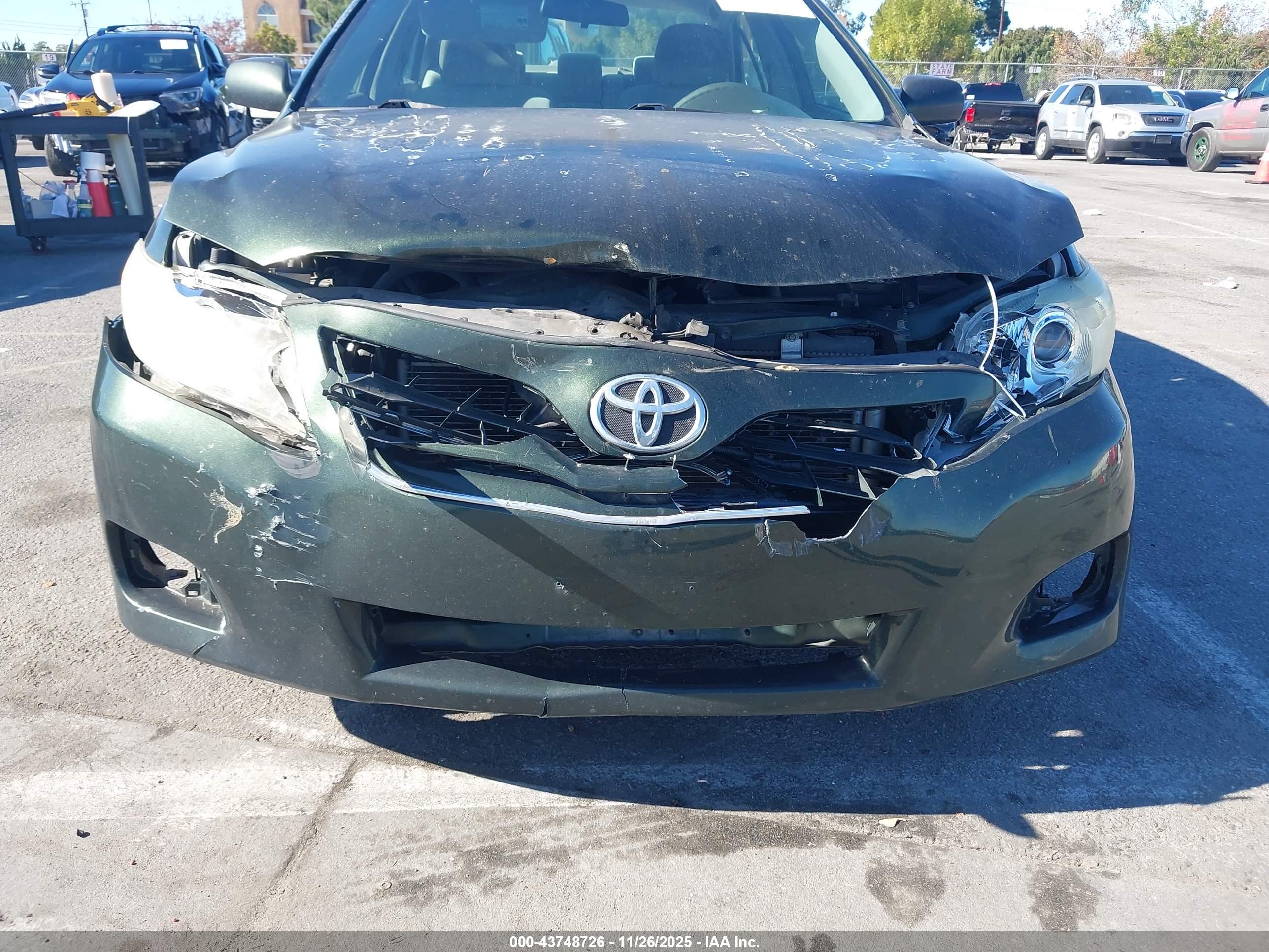 TOYOTA CAMRY image 6