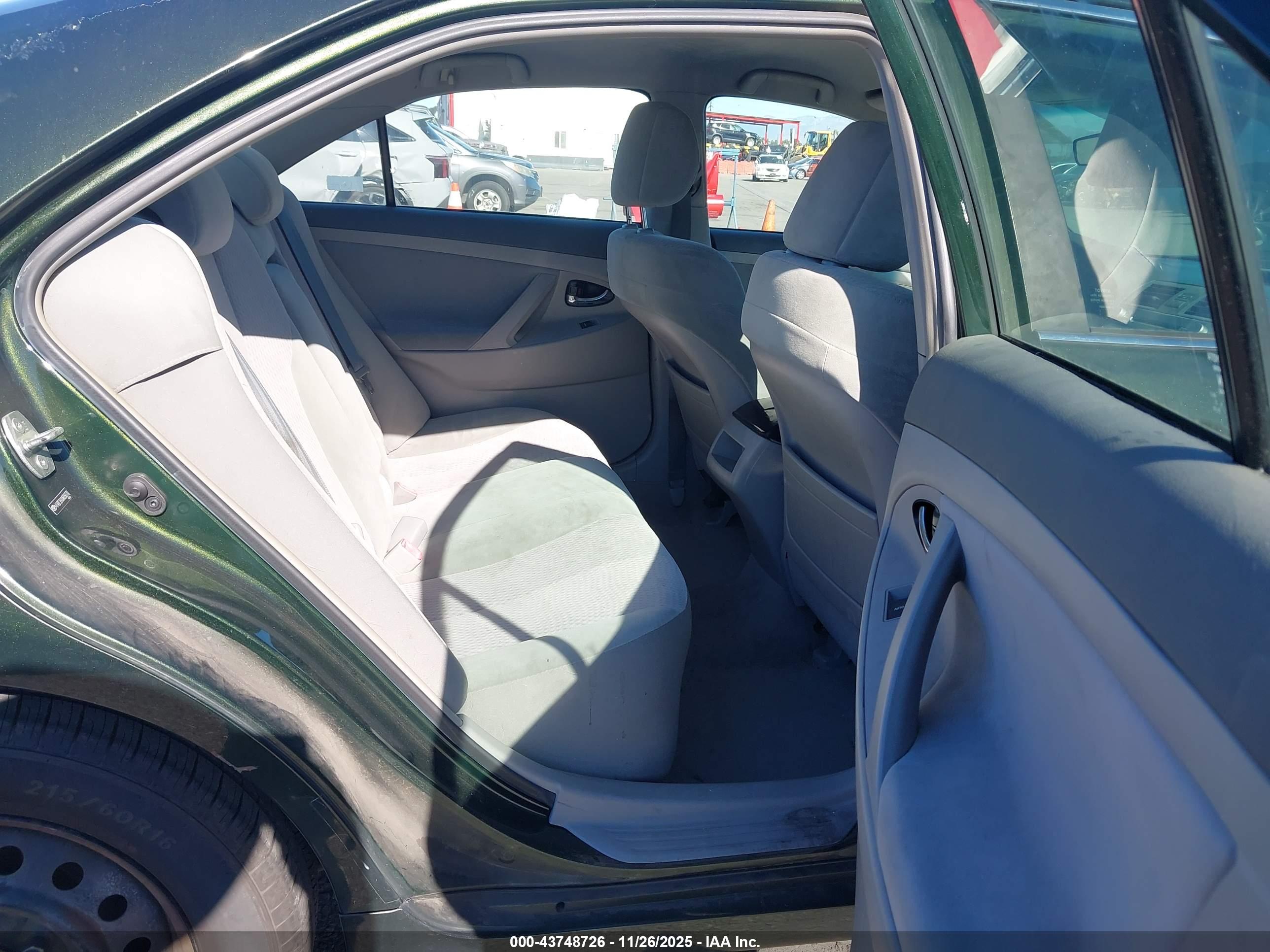 TOYOTA CAMRY image 8