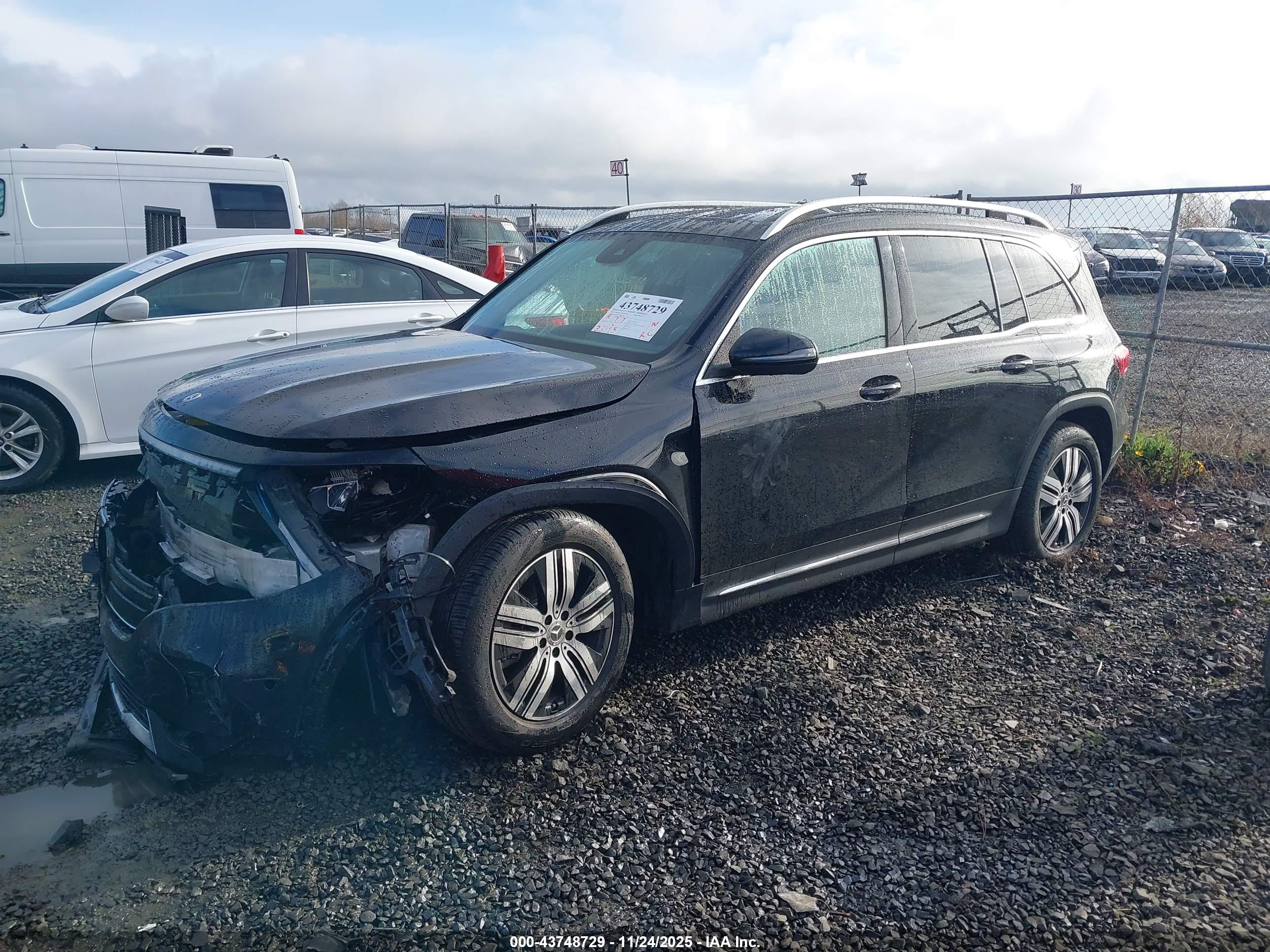 MERCEDES-BENZ EQB image 2