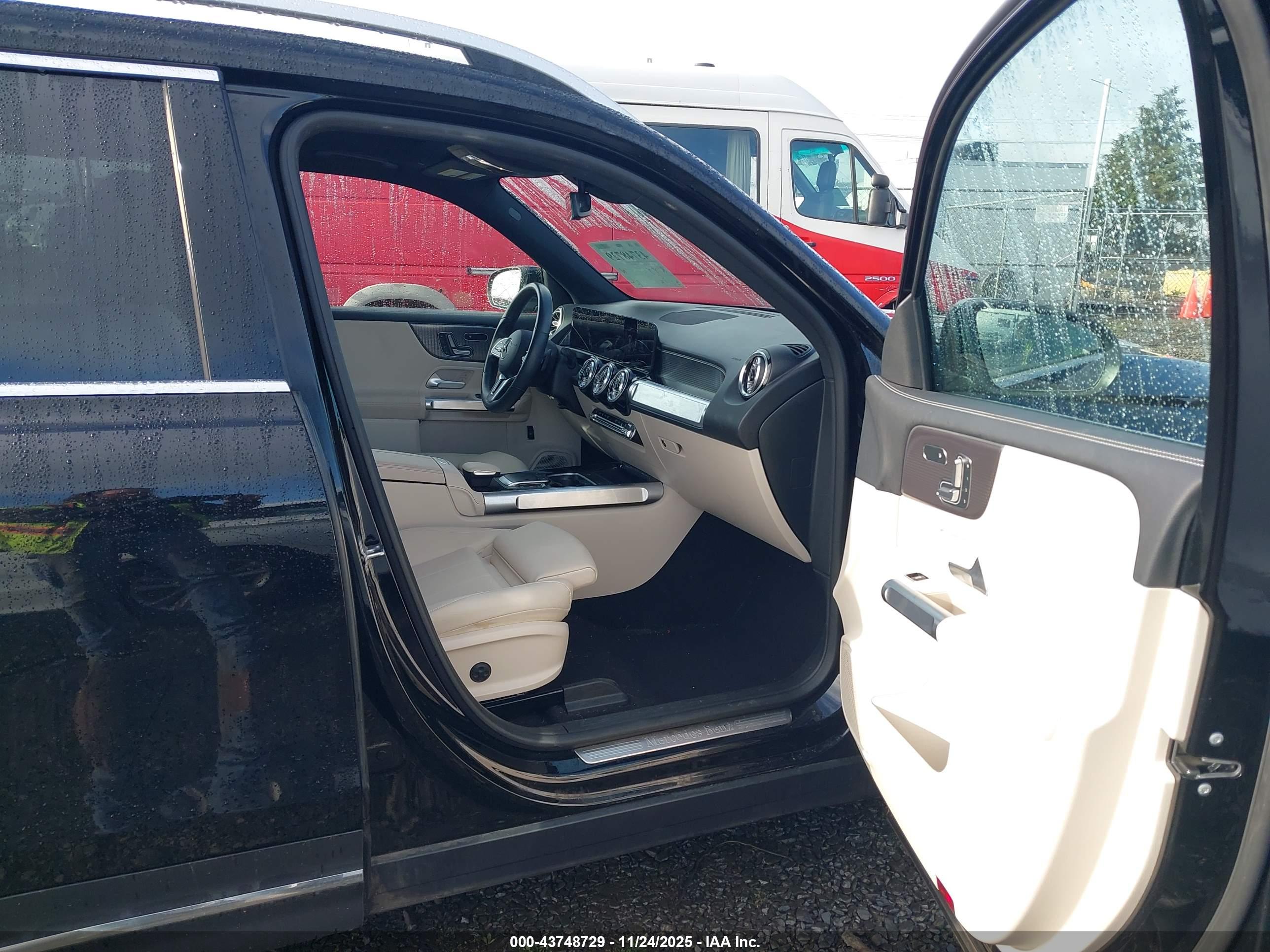 MERCEDES-BENZ EQB image 5
