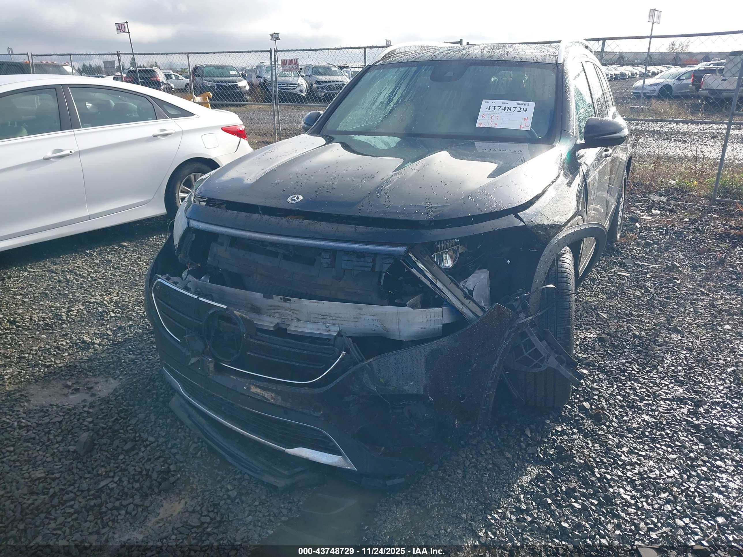 MERCEDES-BENZ EQB image 6
