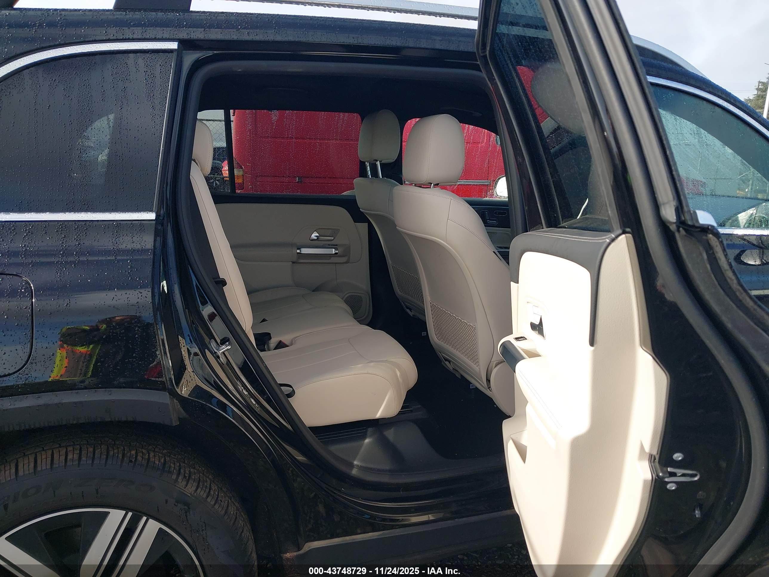 MERCEDES-BENZ EQB image 8