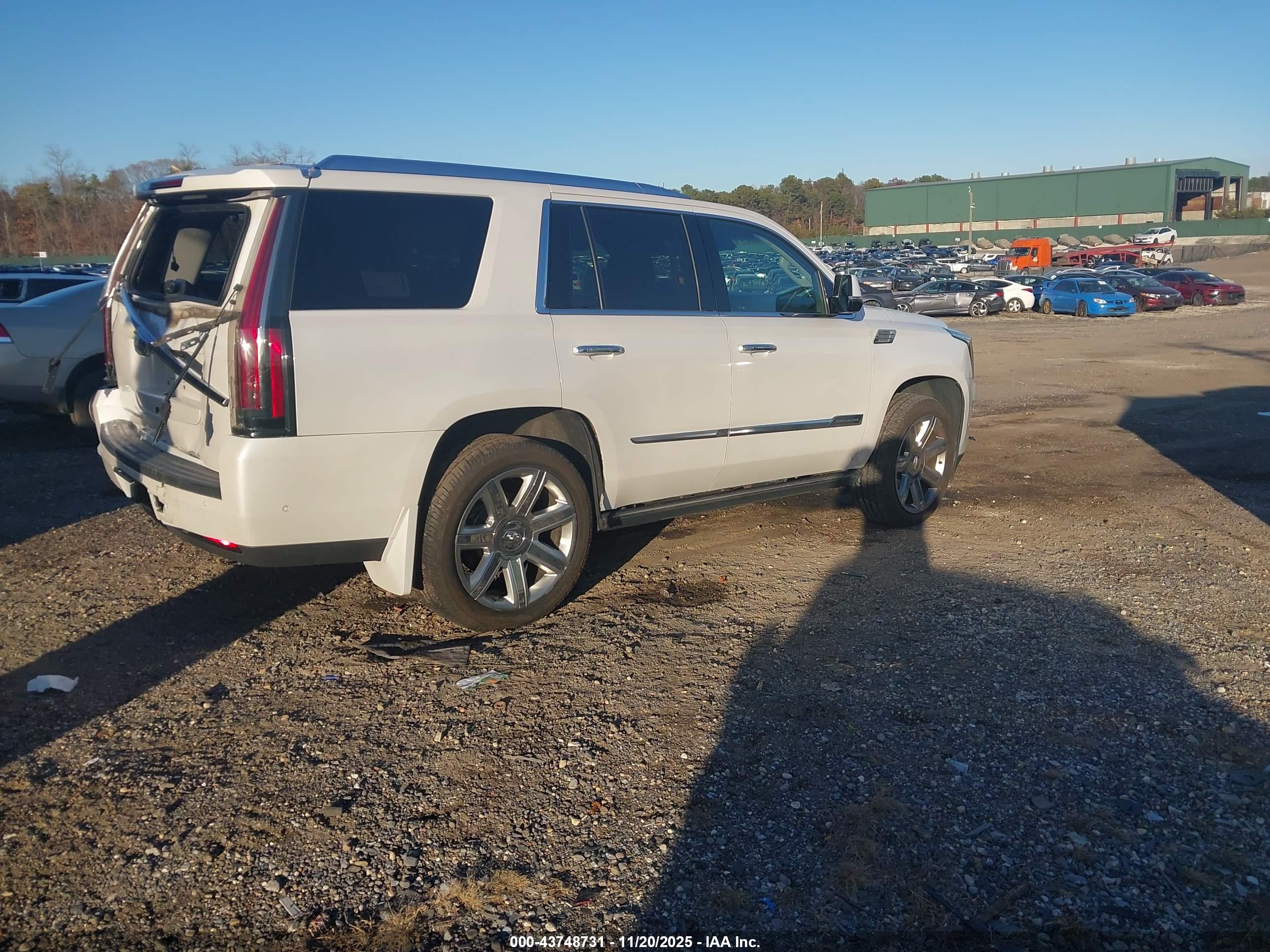 CADILLAC ESCALADE image 4