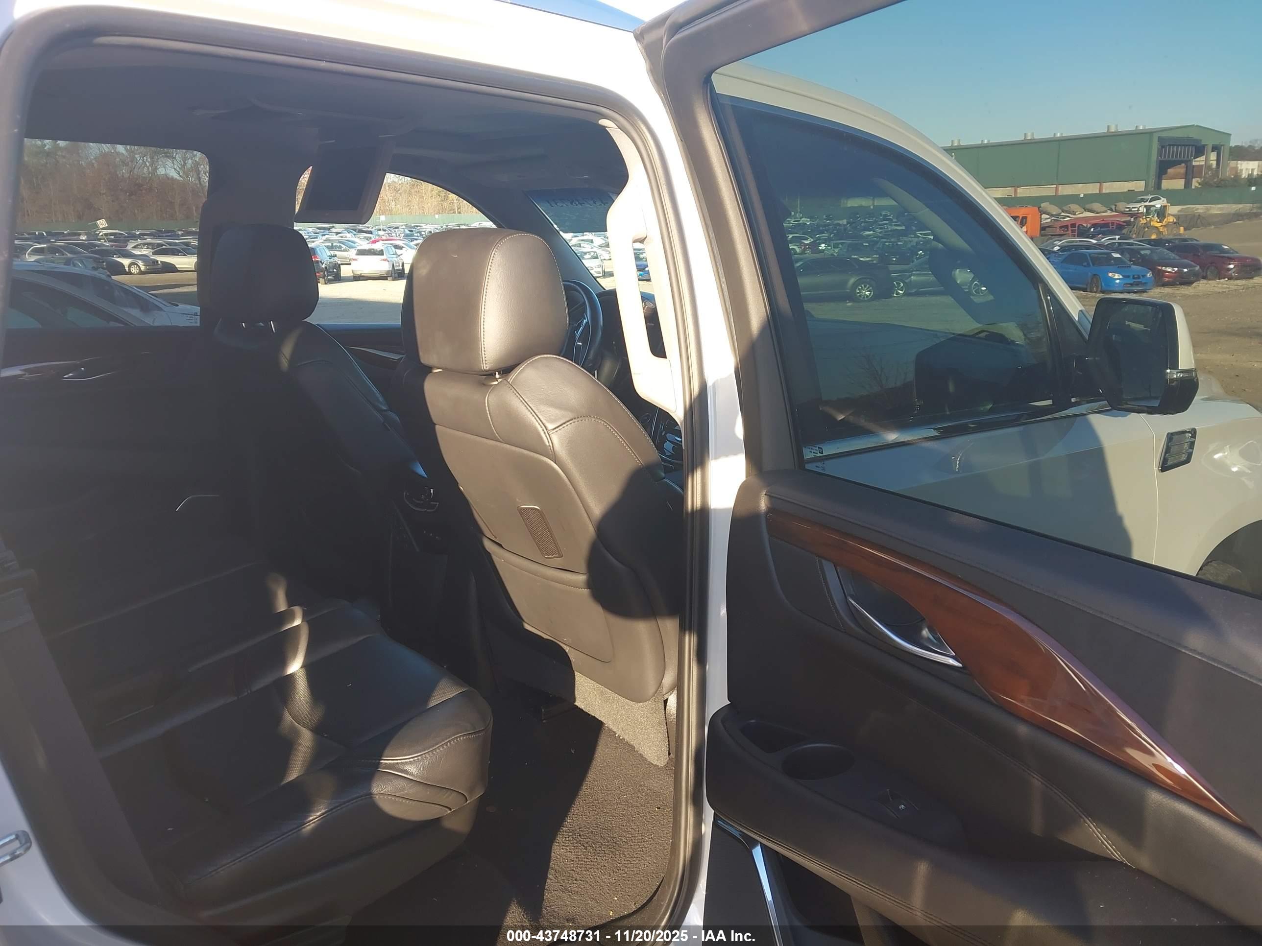 CADILLAC ESCALADE image 8