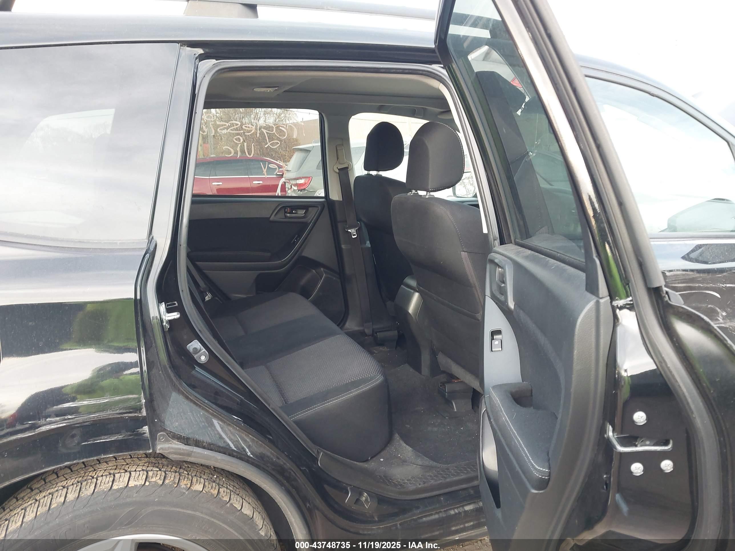 SUBARU FORESTER image 8