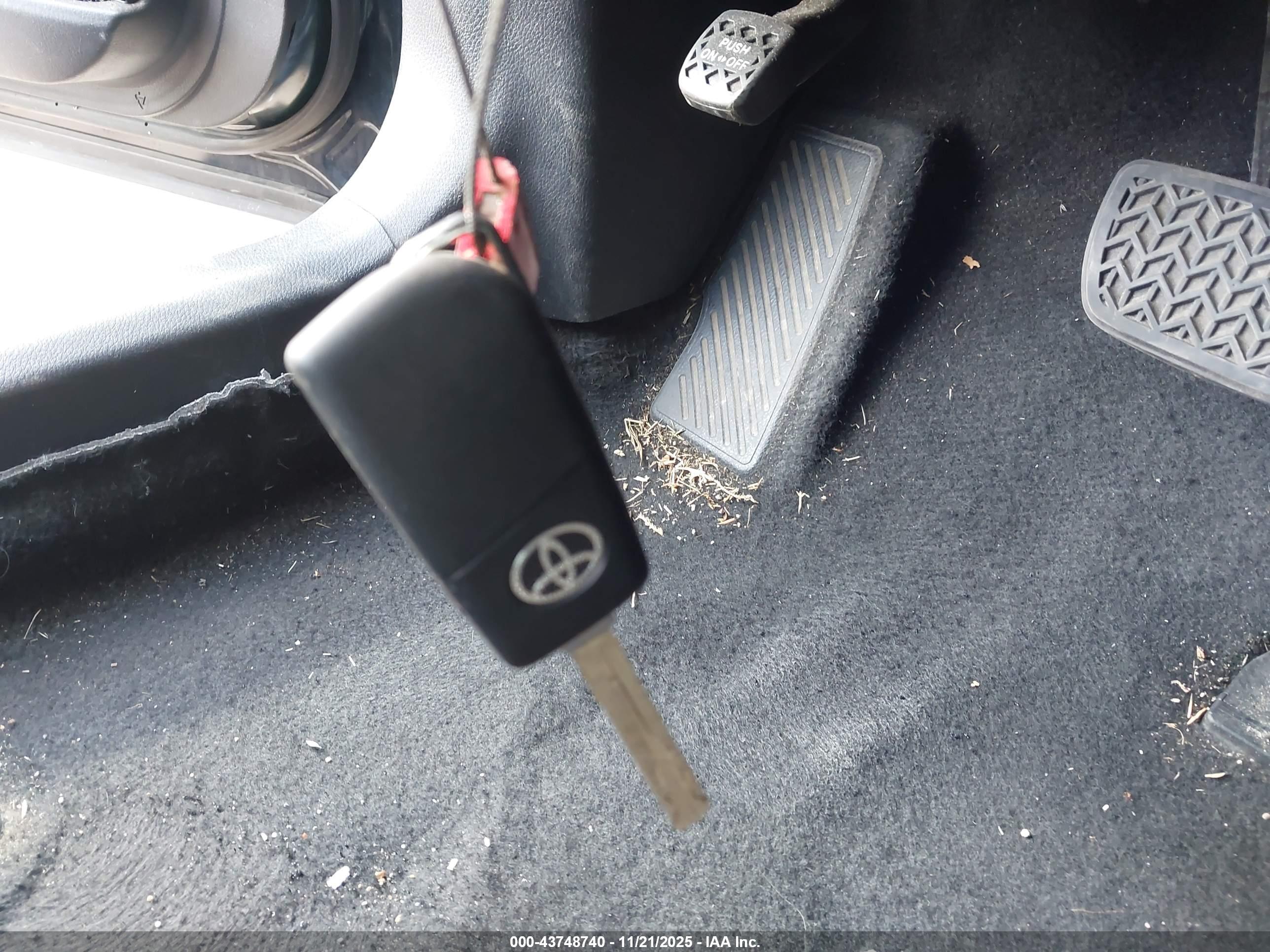 TOYOTA CAMRY image 11