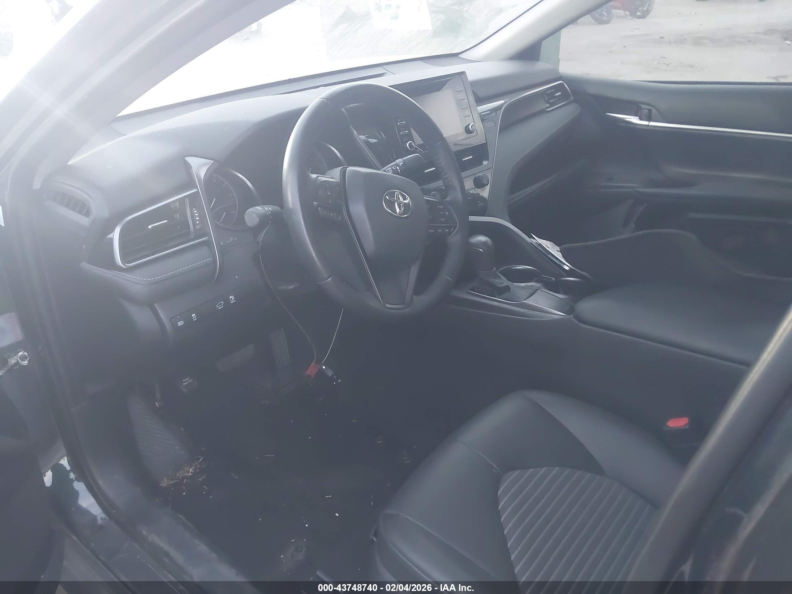 TOYOTA CAMRY image 2