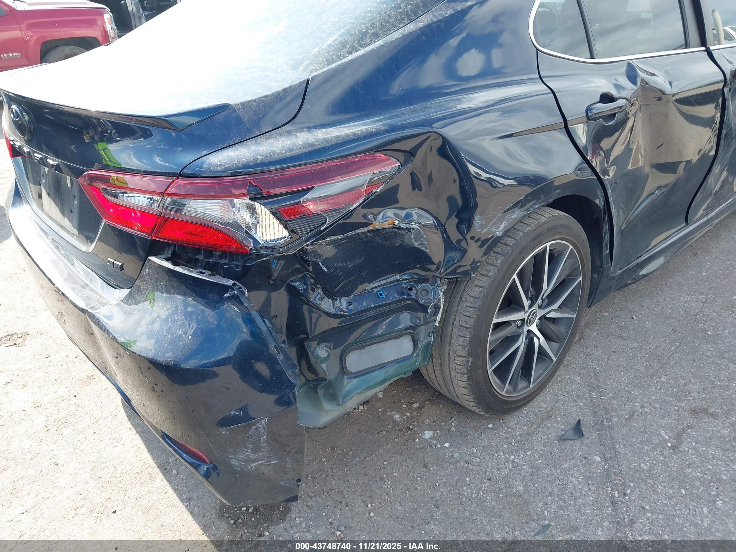 TOYOTA CAMRY image 6