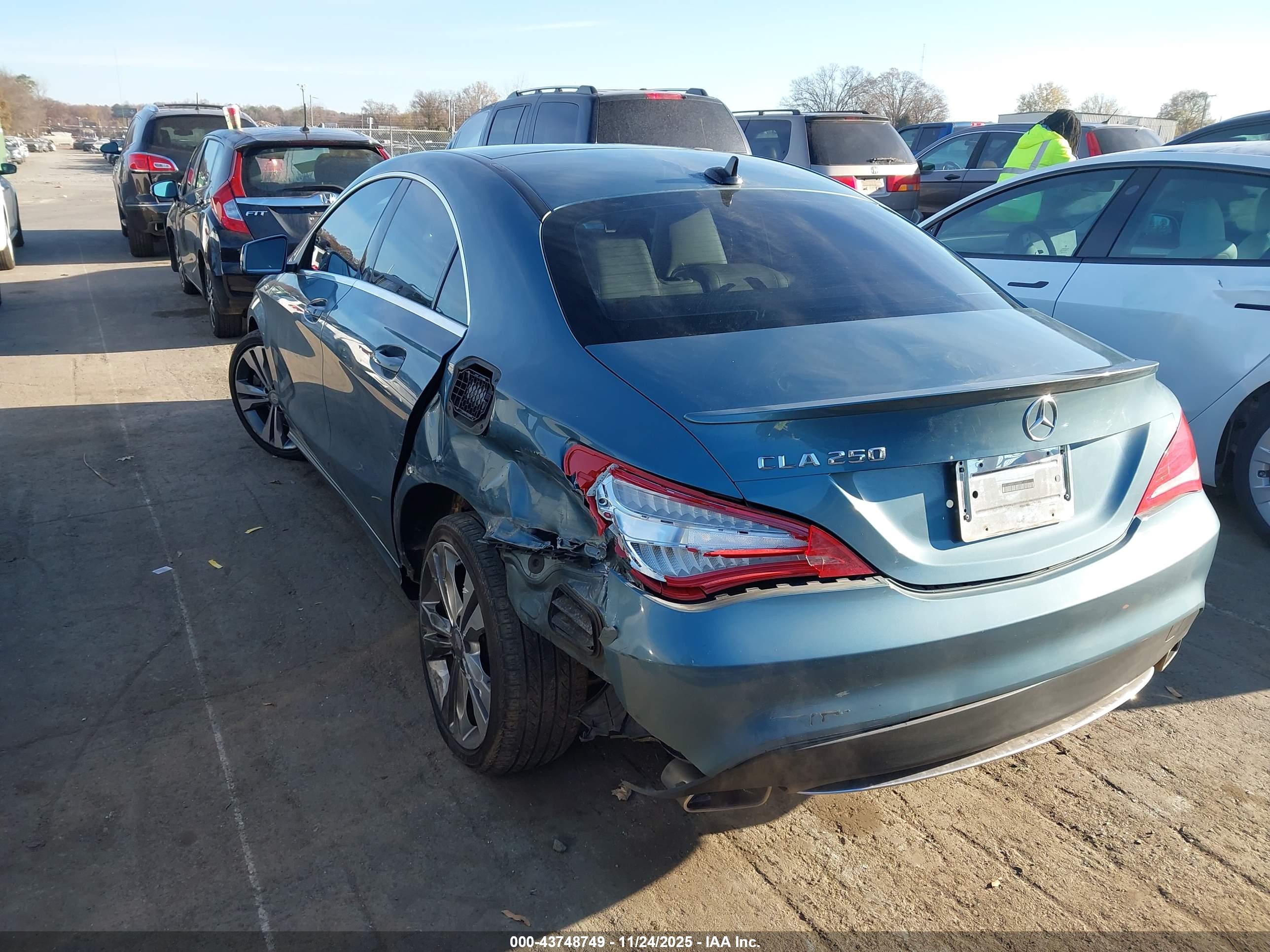 MERCEDES-BENZ CLA image 3