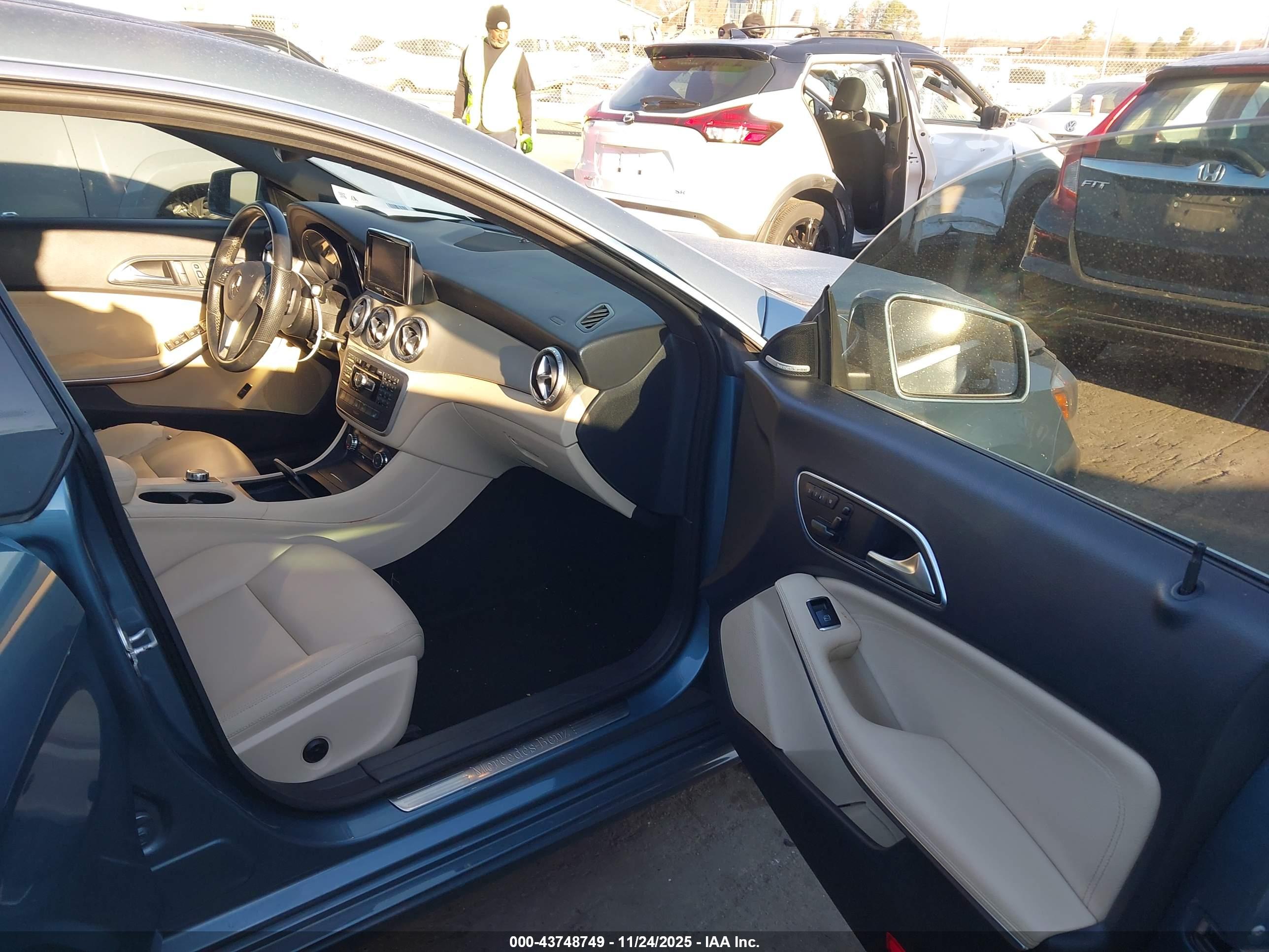 MERCEDES-BENZ CLA image 5