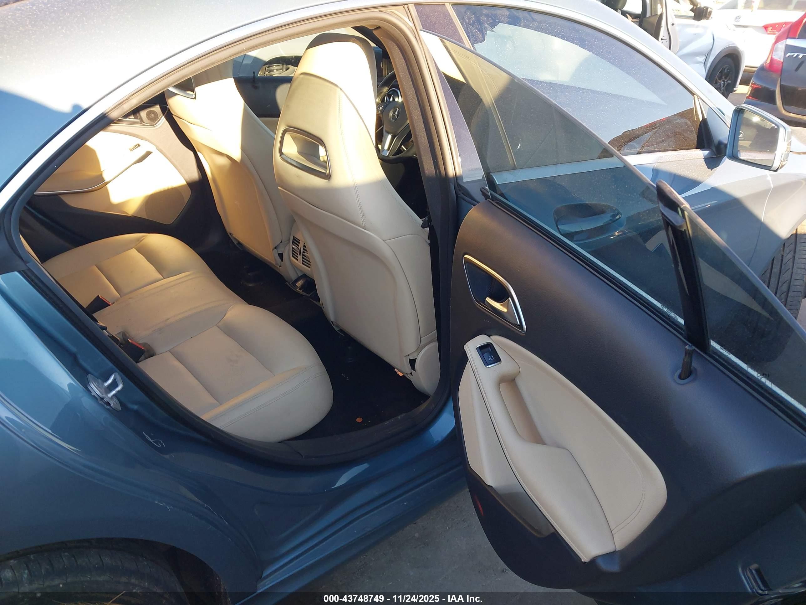 MERCEDES-BENZ CLA image 8