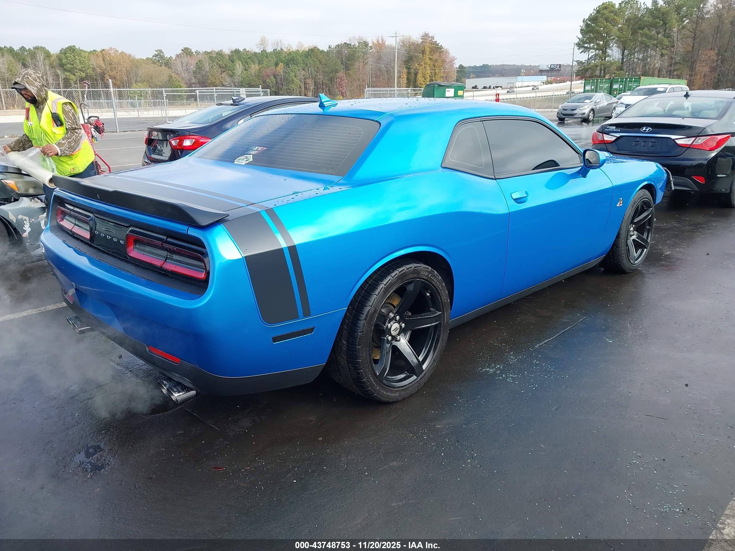 DODGE CHALLENGER image 4
