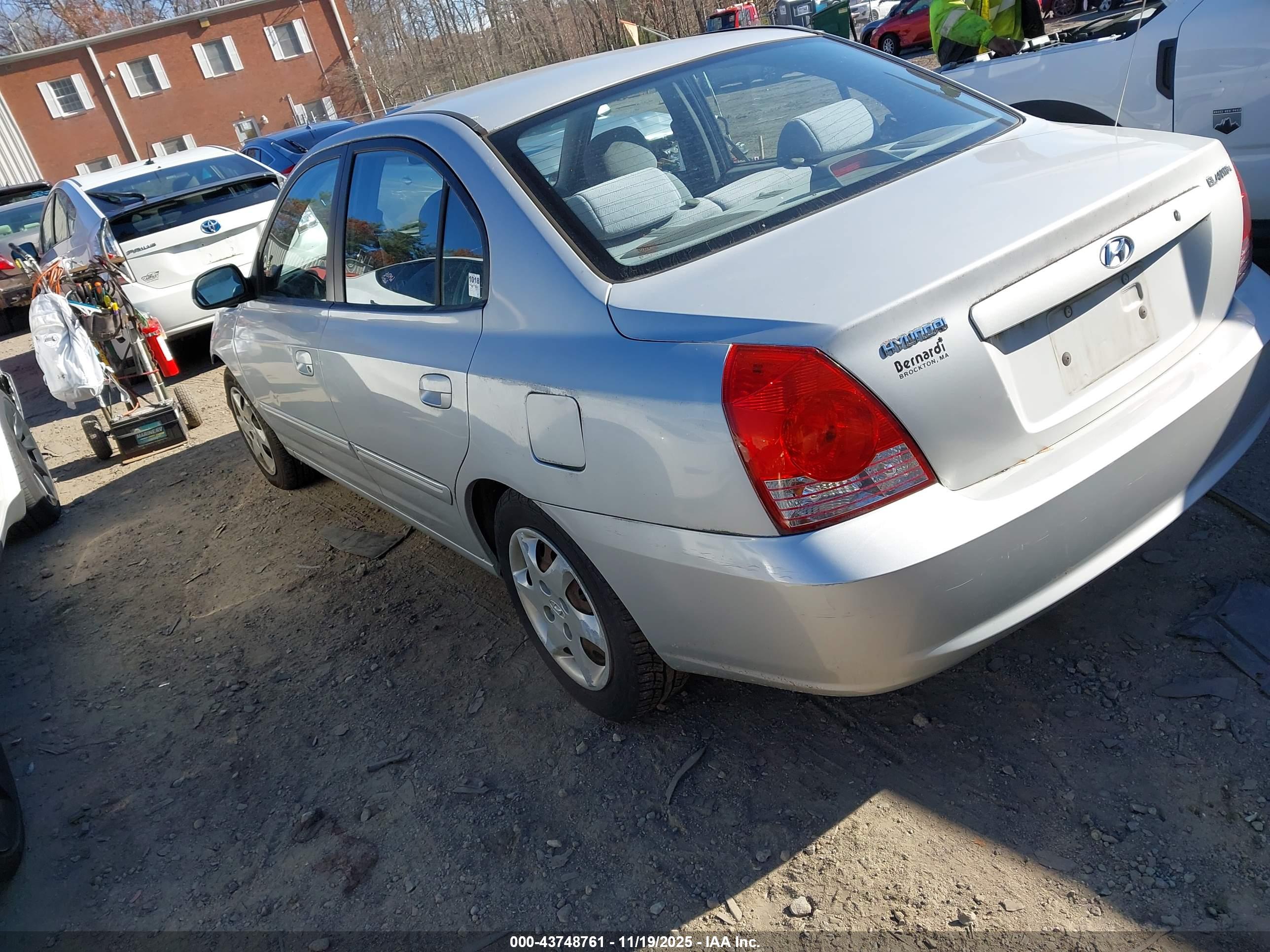 HYUNDAI ELANTRA image 3