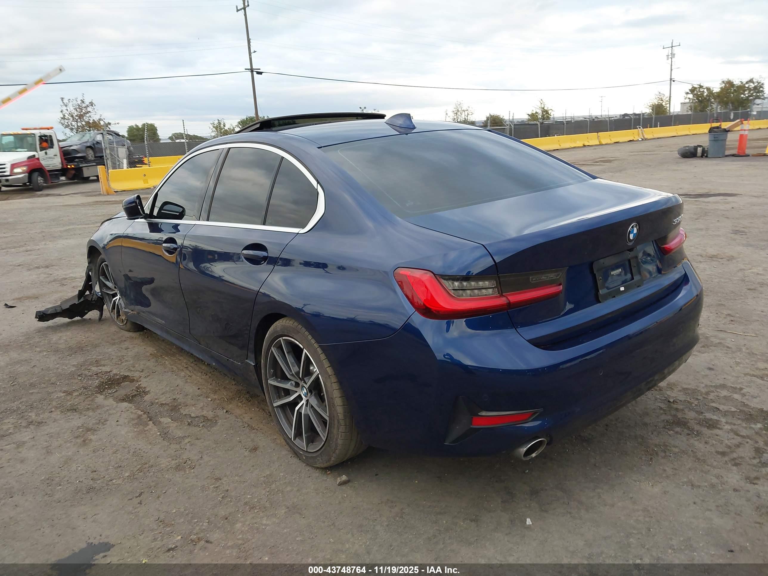 BMW 330I image 3