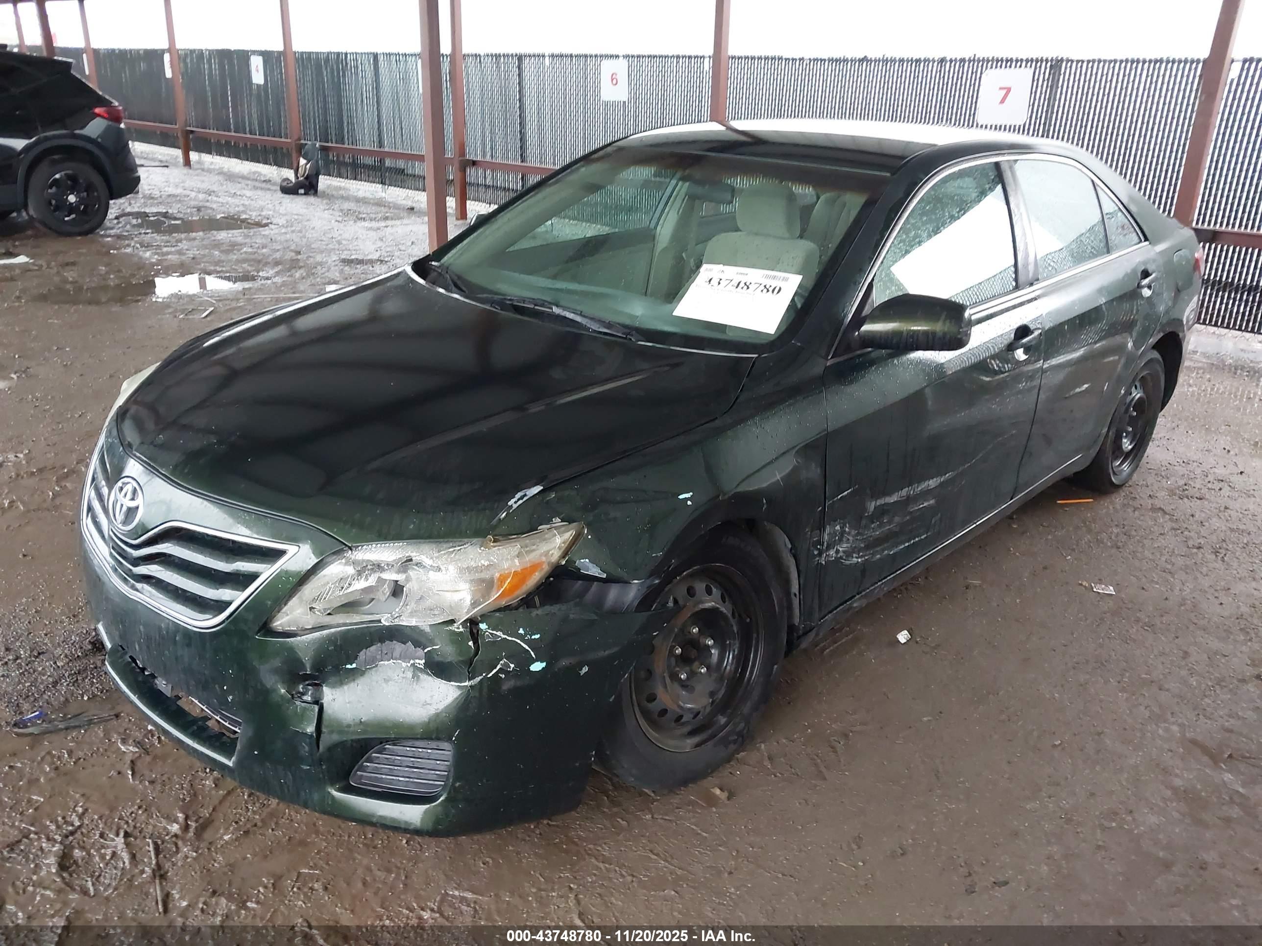 TOYOTA CAMRY image 2