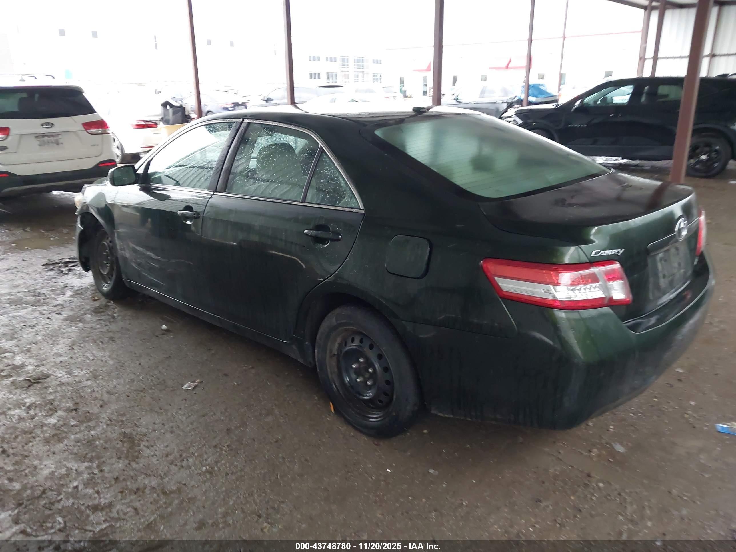 TOYOTA CAMRY image 3