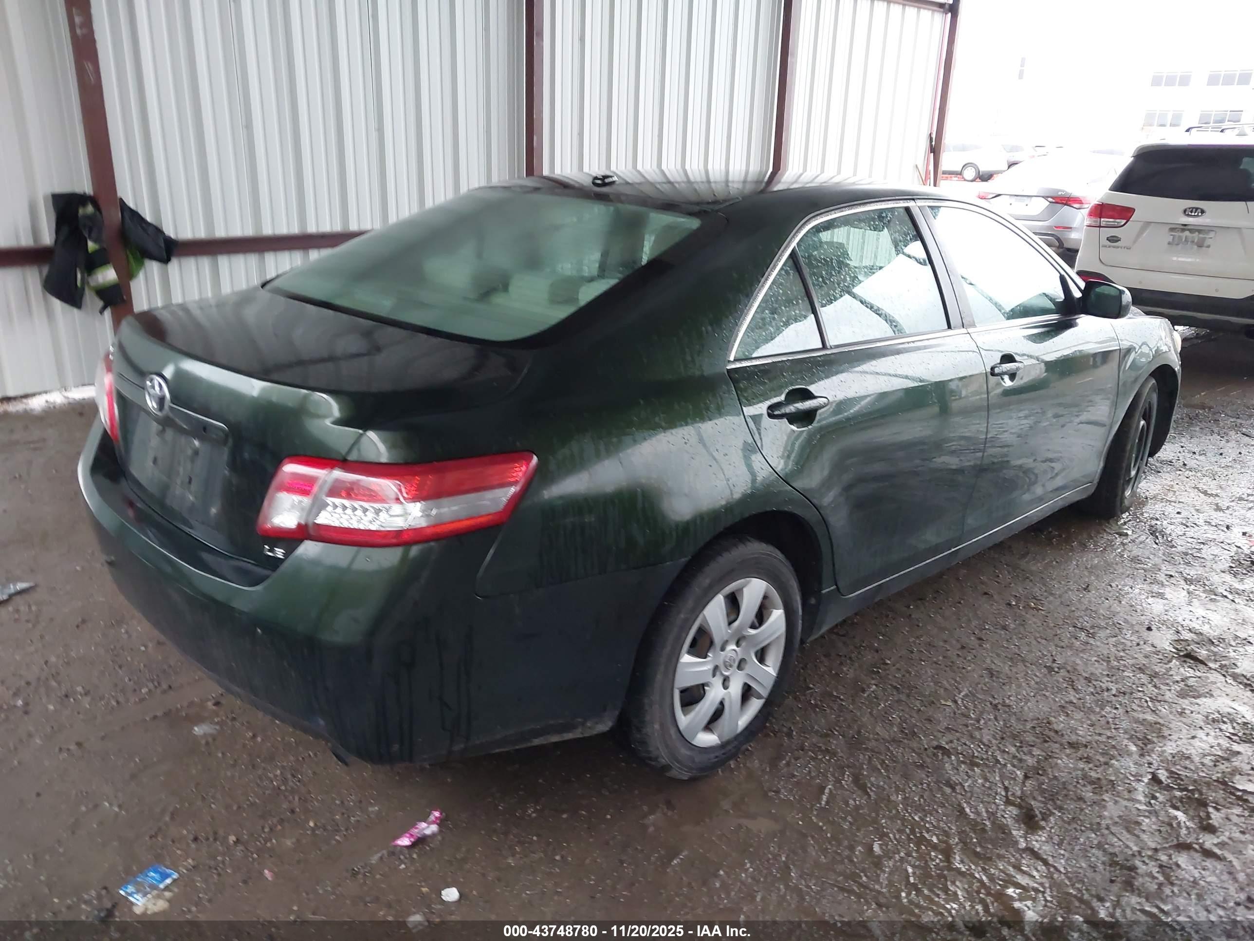 TOYOTA CAMRY image 4