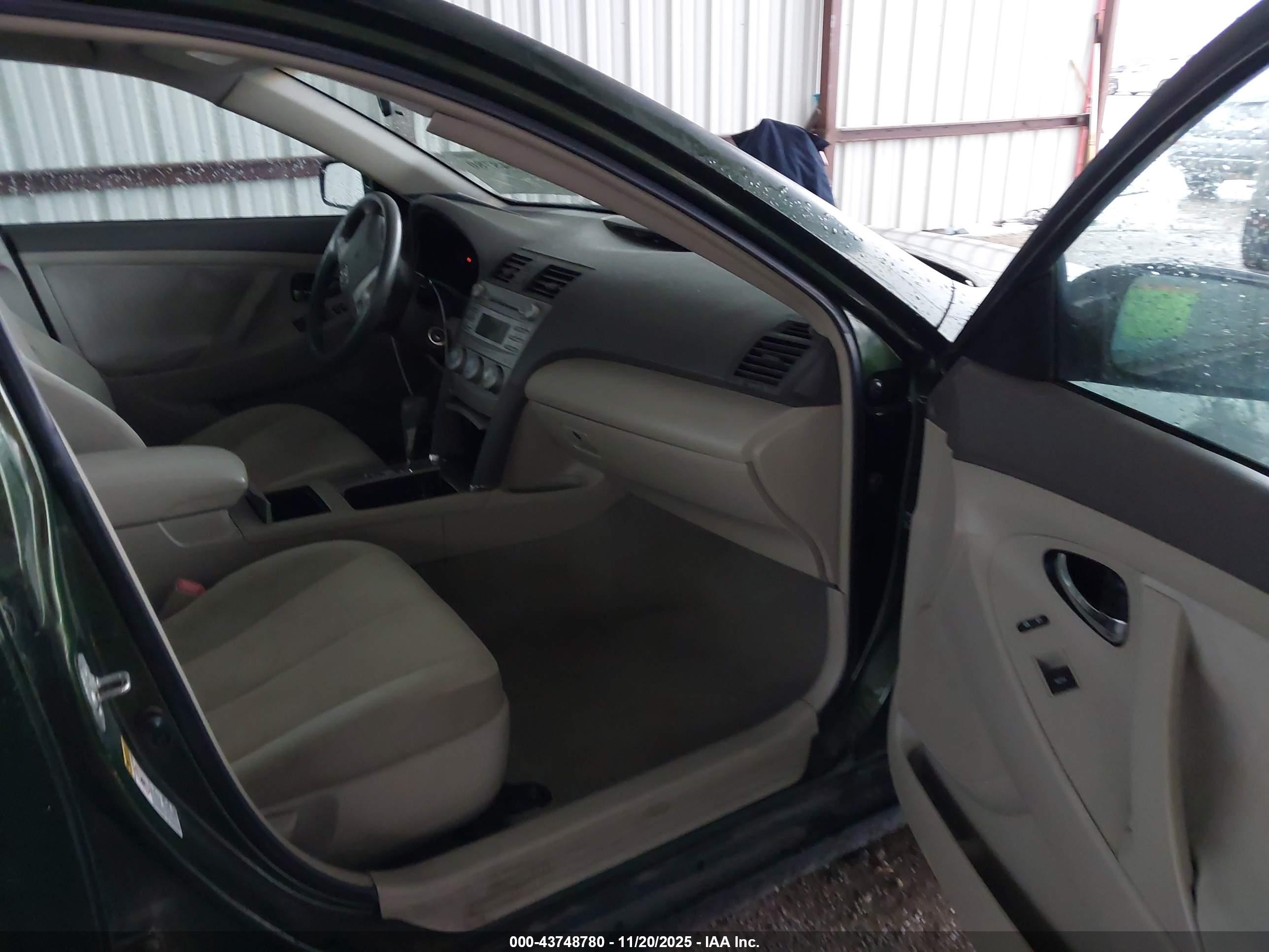 TOYOTA CAMRY image 5